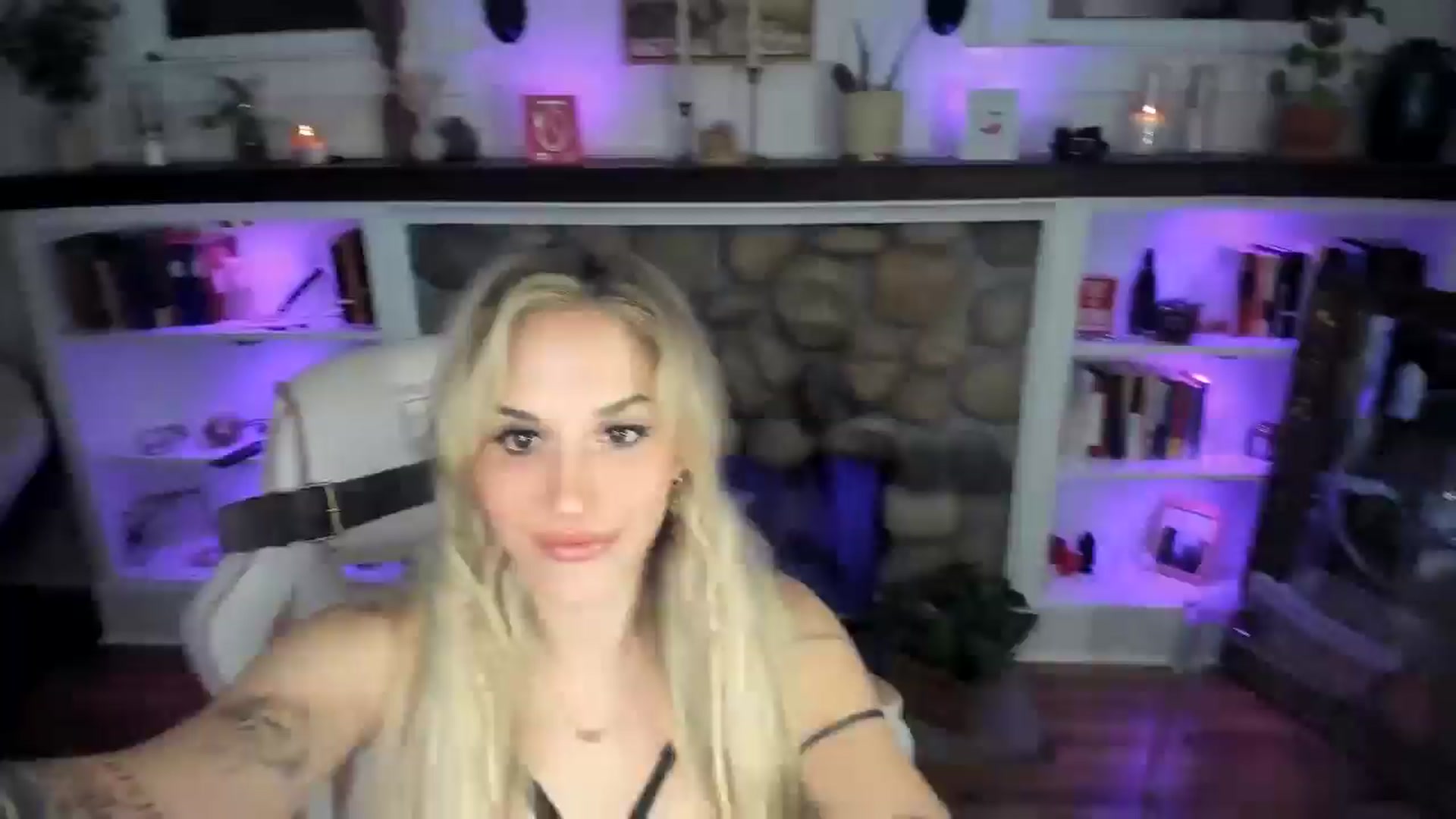 Gallery image thumbnail from LillieQ's myfreecams stream on, 07/22/2025, 06:51 image 3 of 20