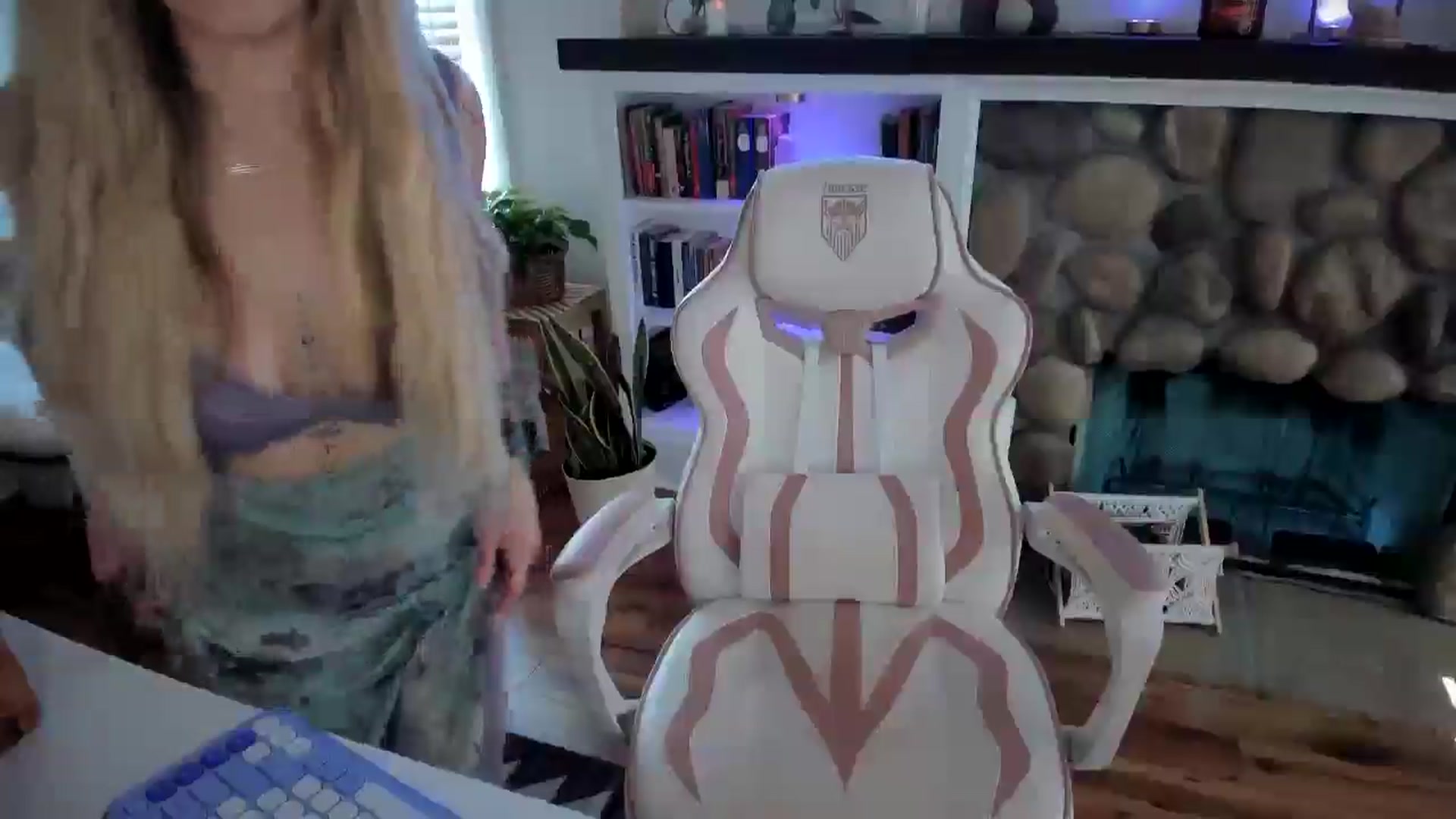 Gallery image thumbnail from LillieQ's myfreecams stream on, 07/24/2025, 02:44 image 5 of 20