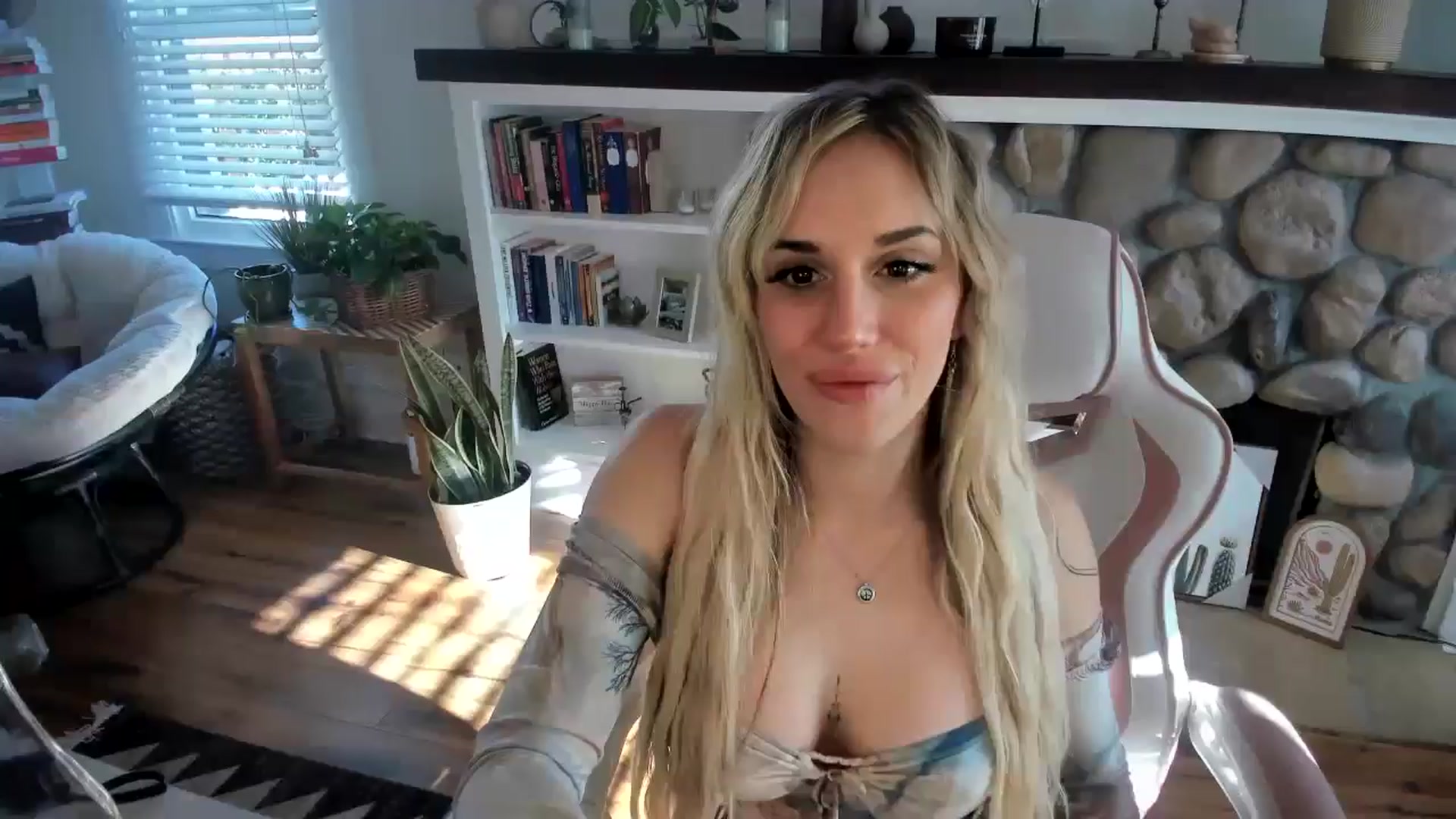 Gallery image thumbnail from LillieQ's myfreecams stream on, 07/25/2025, 02:55 image 1 of 20