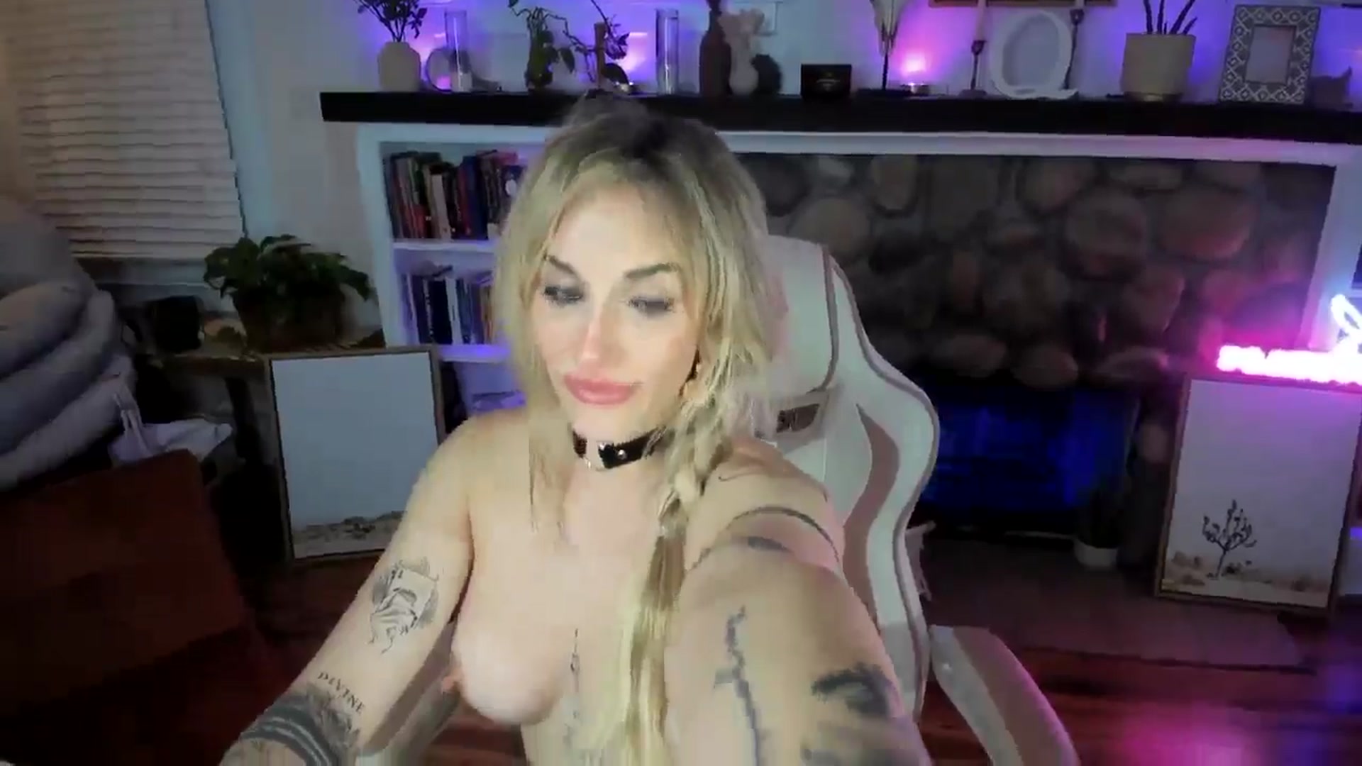 Gallery image thumbnail from LillieQ's myfreecams stream on, 07/28/2025, 12:03 image 16 of 20