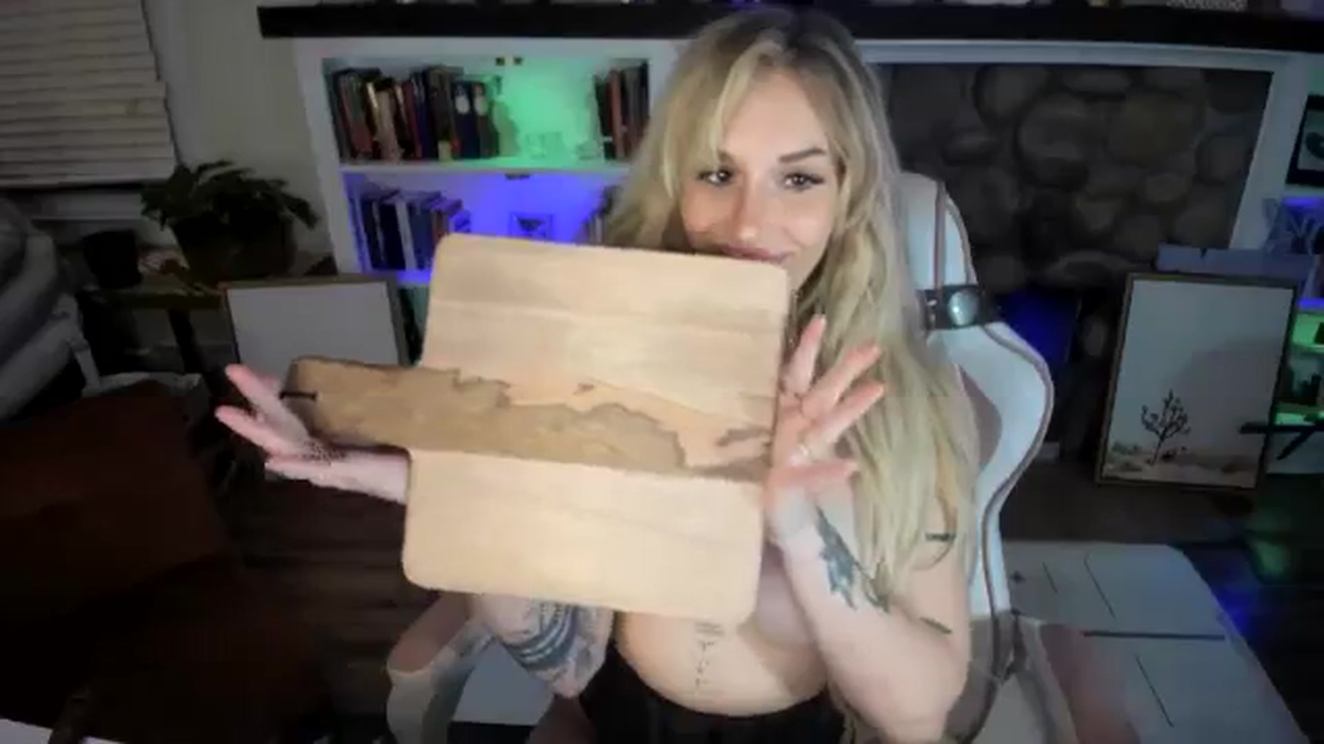 Gallery image thumbnail from LillieQ's myfreecams stream on, 07/29/2025, 08:07 image 12 of 20