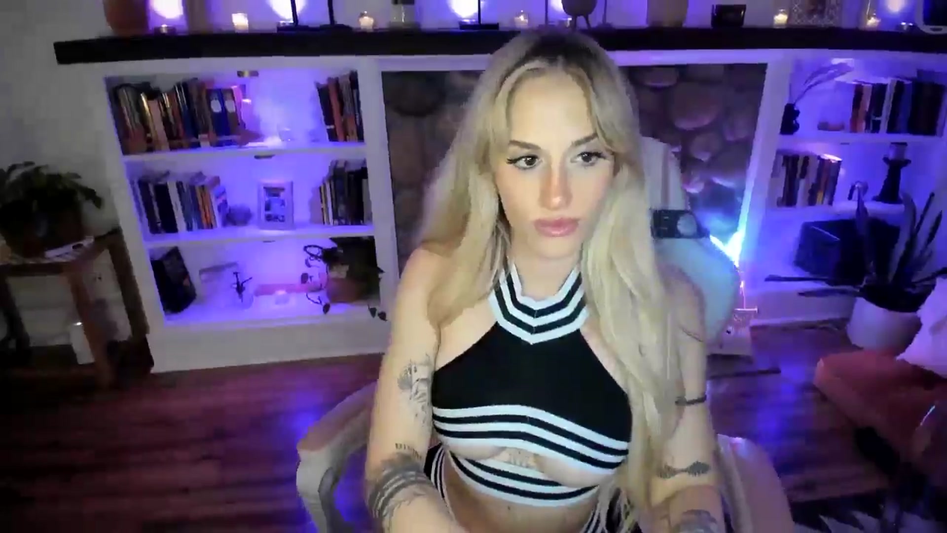 Gallery image thumbnail from LillieQ's myfreecams stream on, 07/31/2025, 07:15 image 3 of 20