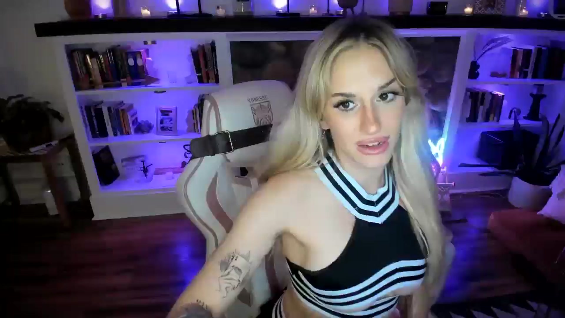 Gallery image thumbnail from LillieQ's myfreecams stream on, 07/31/2025, 07:15 image 13 of 20