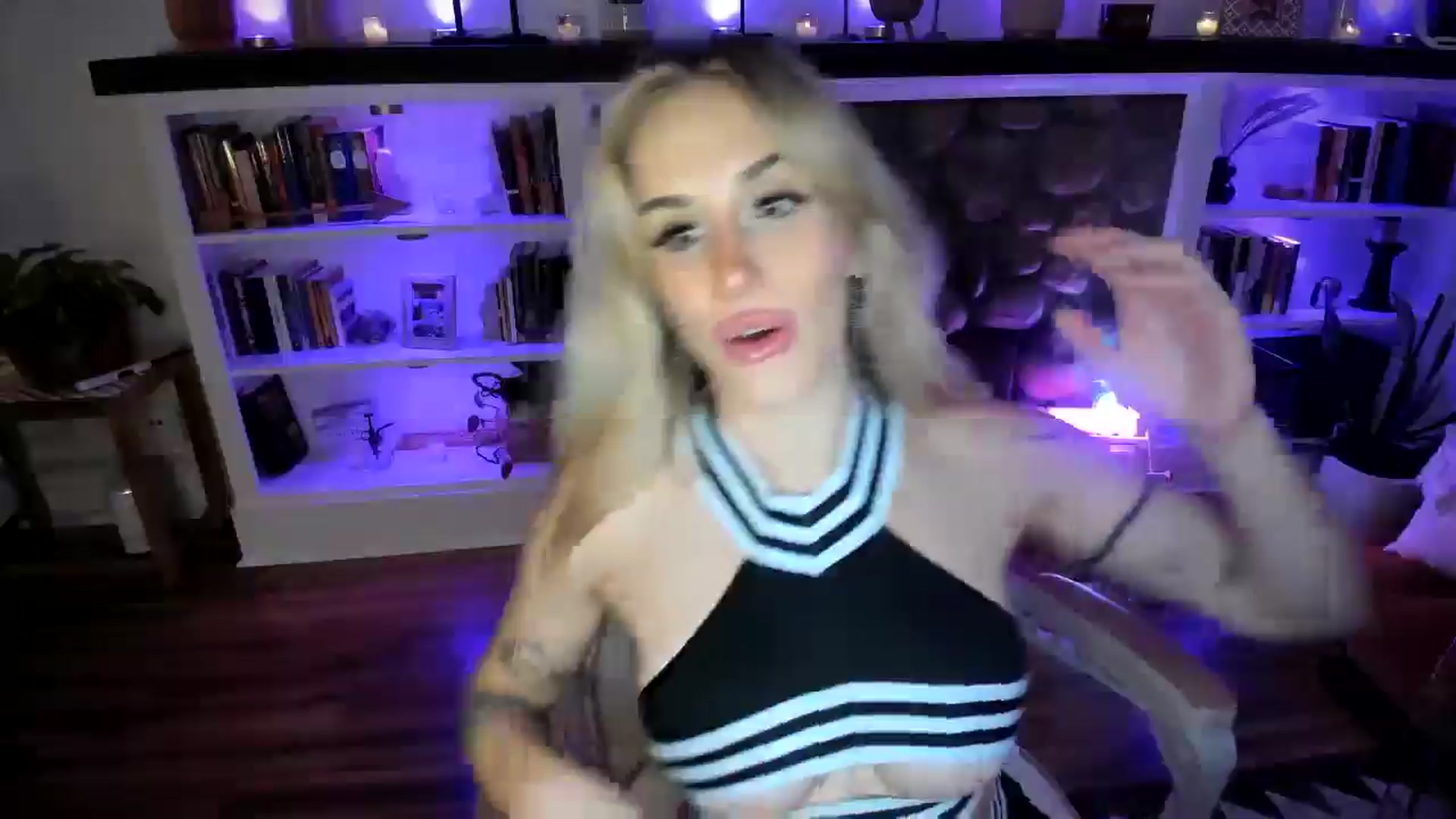 Gallery image thumbnail from LillieQ's myfreecams stream on, 07/31/2025, 07:15 image 11 of 20