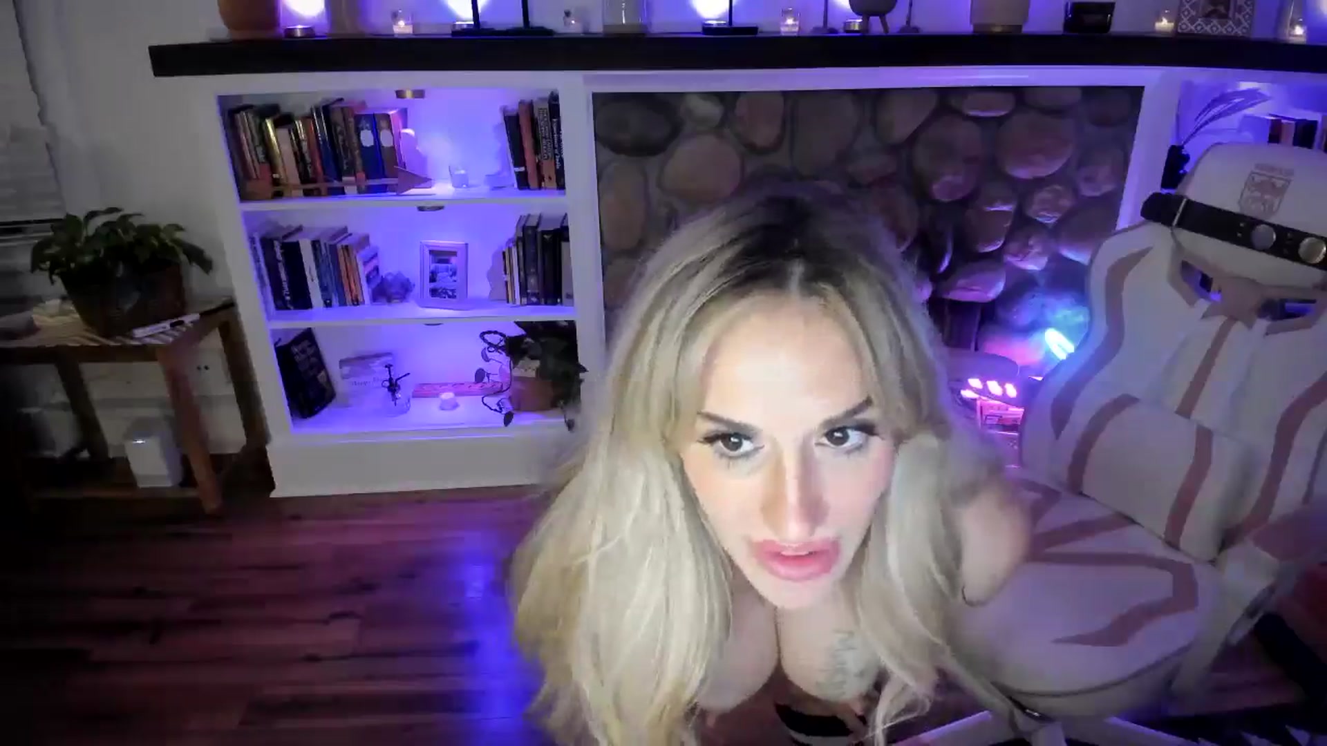 Gallery image thumbnail from LillieQ's myfreecams stream on, 07/31/2025, 09:57 image 16 of 20