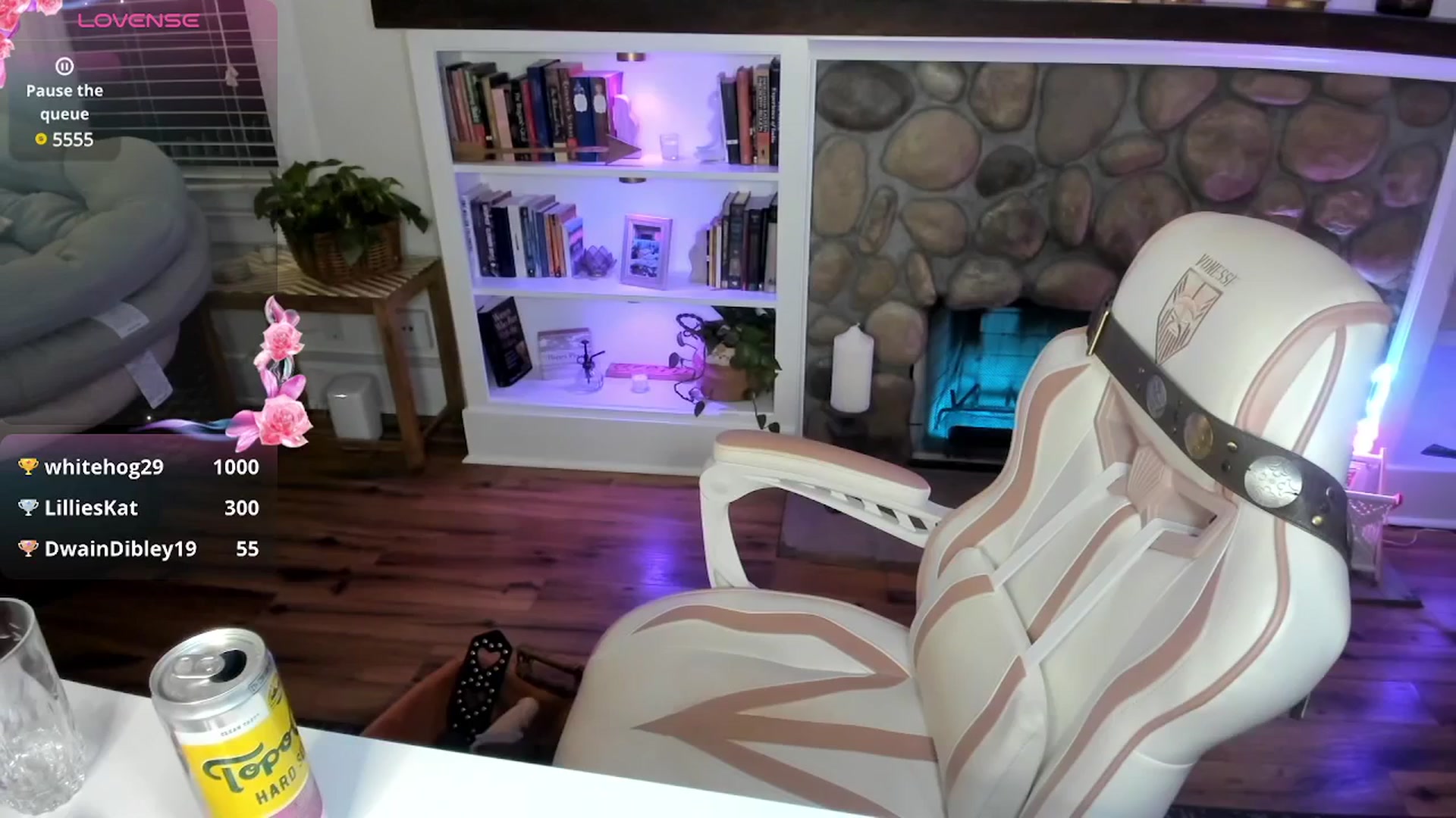 Gallery image thumbnail from LillieQ's myfreecams stream on, 08/01/2025, 08:13 image 10 of 20