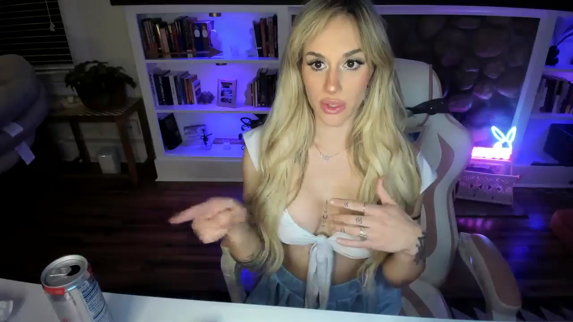 Gallery image thumbnail from LillieQ's myfreecams stream on, 08/02/2025, 06:12 image 3 of 20