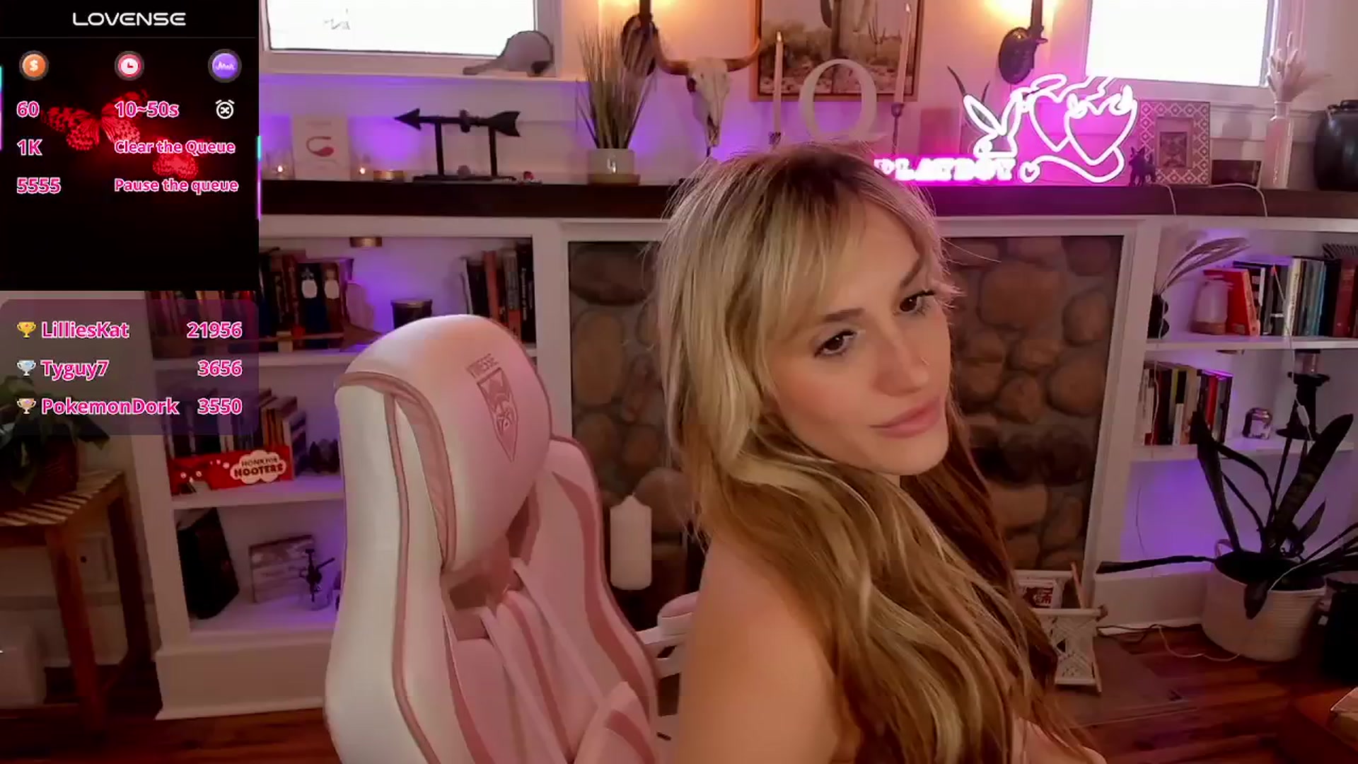 Gallery image thumbnail from LillieQ's myfreecams stream on, 08/04/2025, 20:21 image 4 of 20