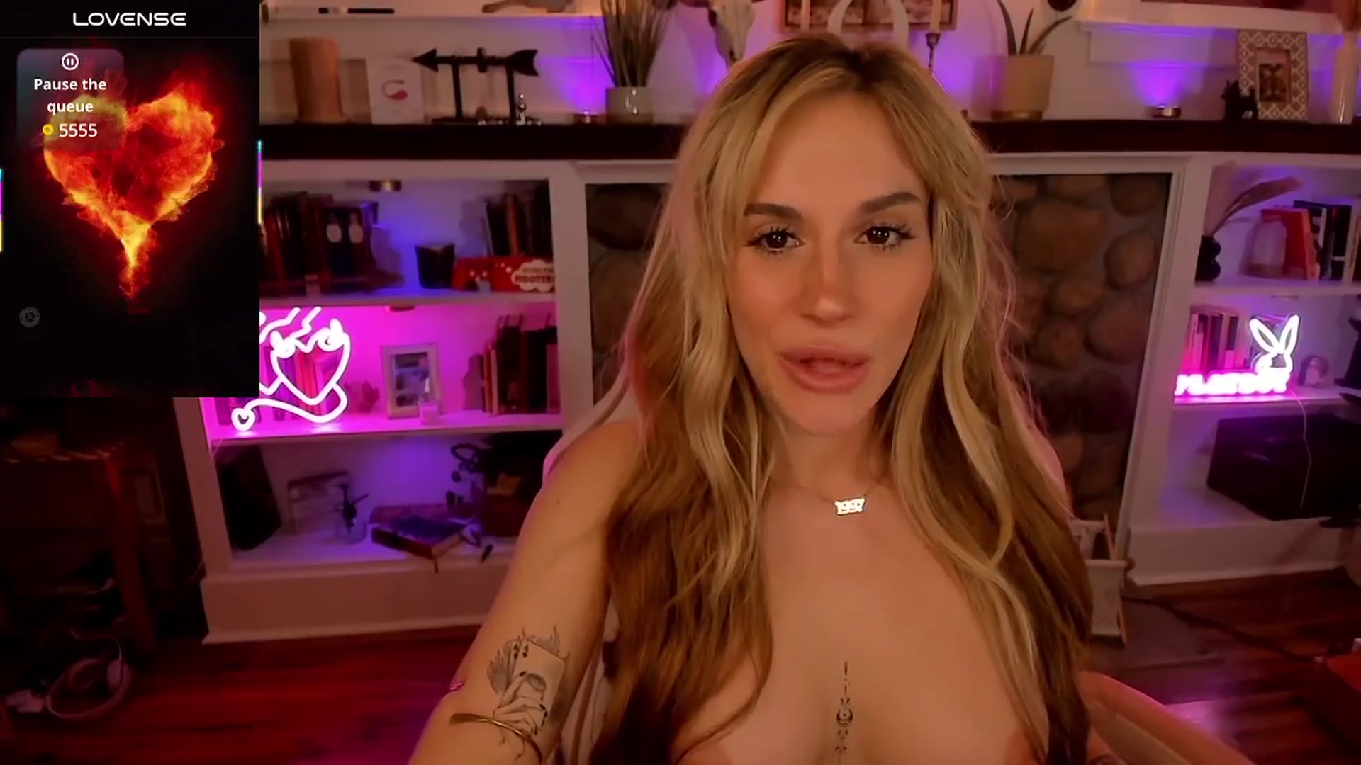 Gallery image thumbnail from LillieQ's myfreecams stream on, 08/06/2025, 09:27 image 10 of 20