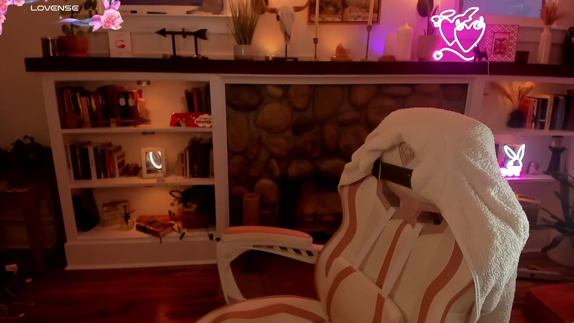 Gallery image thumbnail from LillieQ's myfreecams stream on, 08/08/2025, 16:15 image 5 of 20