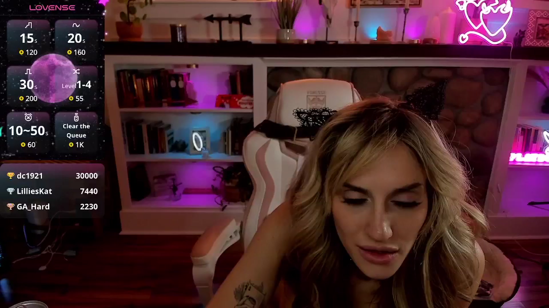 Gallery image thumbnail from LillieQ's myfreecams stream on, 08/11/2025, 12:17 image 16 of 20