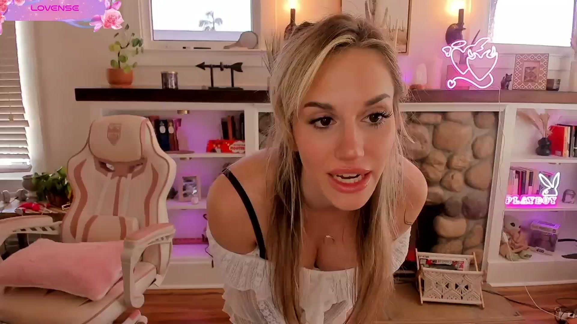 Gallery image thumbnail from LillieQ's myfreecams stream on, 08/15/2025, 24:01 image 3 of 20