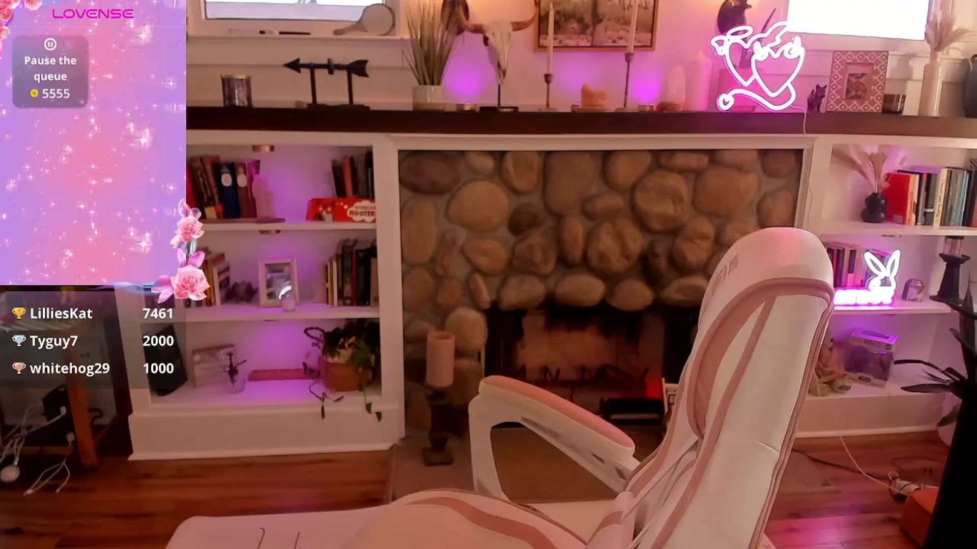 Gallery image thumbnail from LillieQ's myfreecams stream on, 08/15/2025, 24:01 image 12 of 20