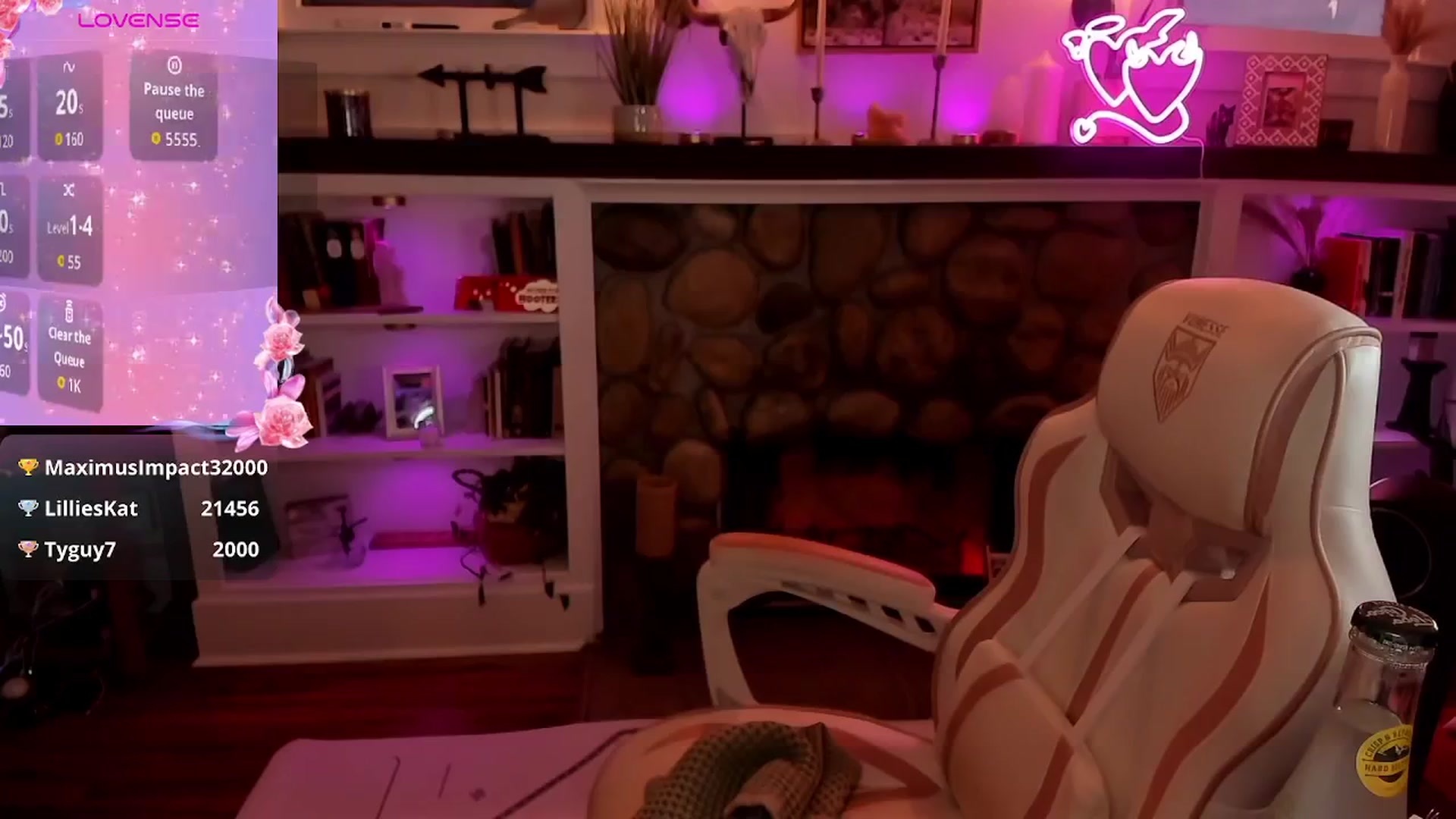 Gallery image thumbnail from LillieQ's myfreecams stream on, 08/15/2025, 03:17 image 17 of 20