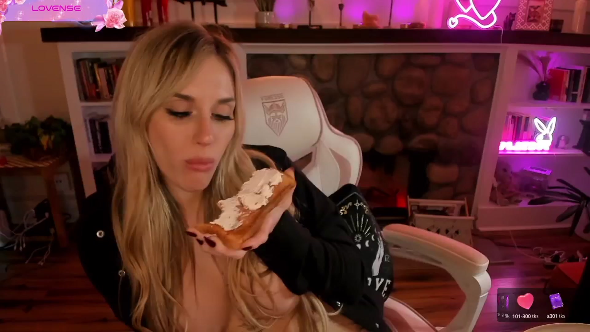 Gallery image thumbnail from LillieQ's myfreecams stream on, 08/16/2025, 10:27 image 9 of 20