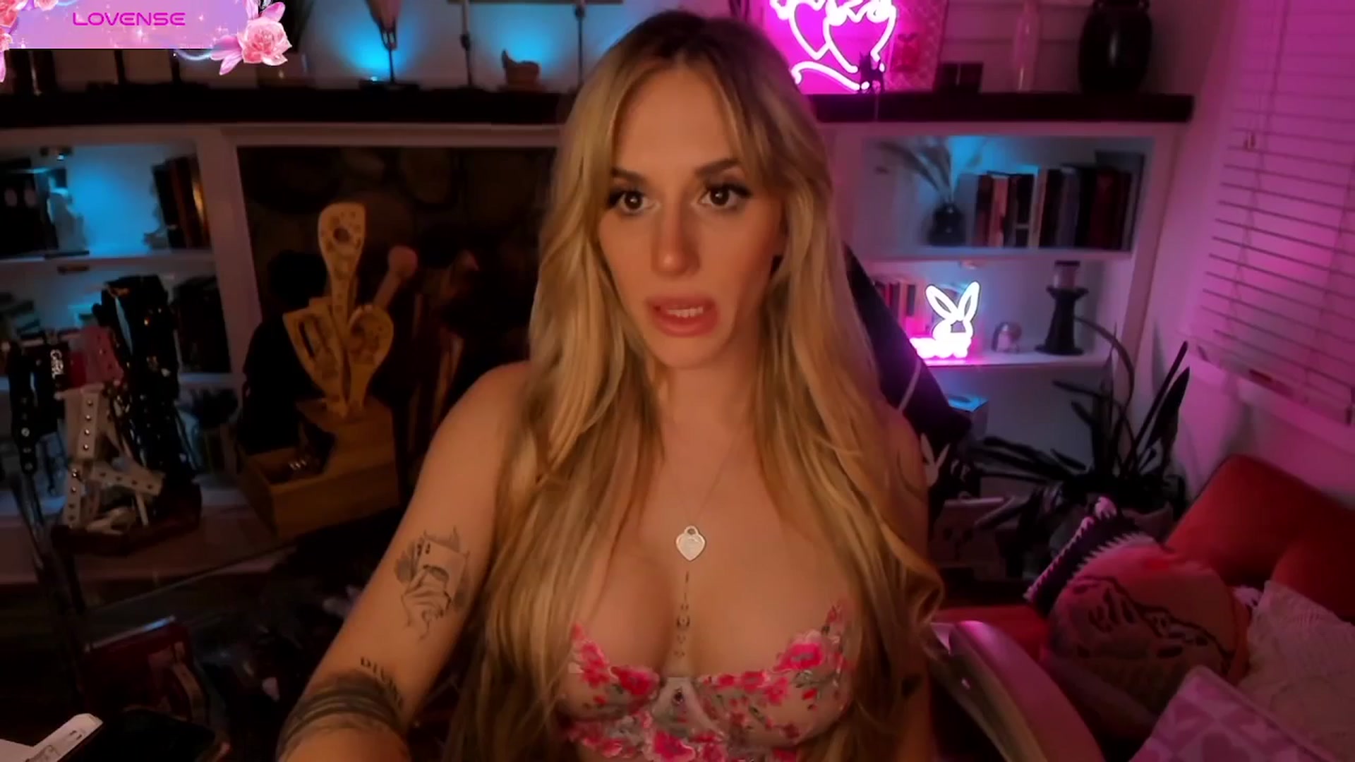Gallery image thumbnail from LillieQ's myfreecams stream on, 08/20/2025, 03:28 image 17 of 20