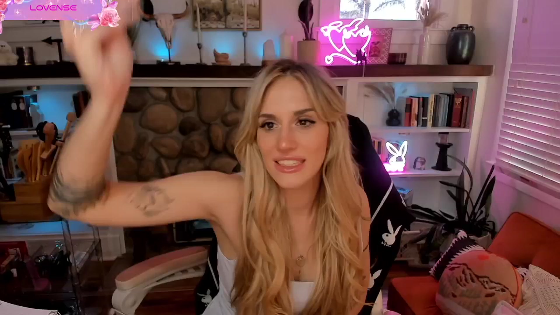 Gallery image thumbnail from LillieQ's myfreecams stream on, 08/20/2025, 03:28 image 7 of 20