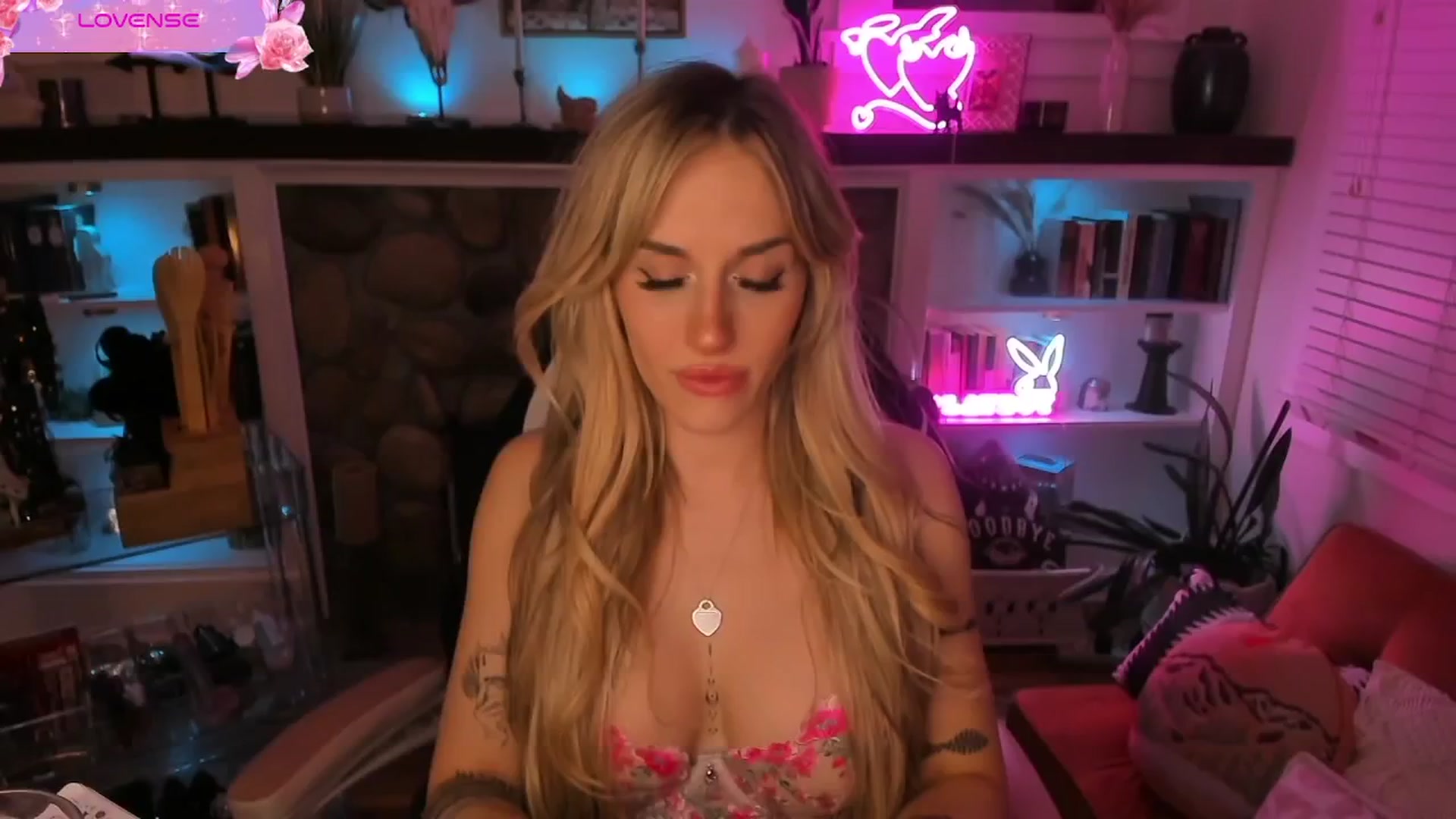 Gallery image thumbnail from LillieQ's myfreecams stream on, 08/20/2025, 06:01 image 6 of 20