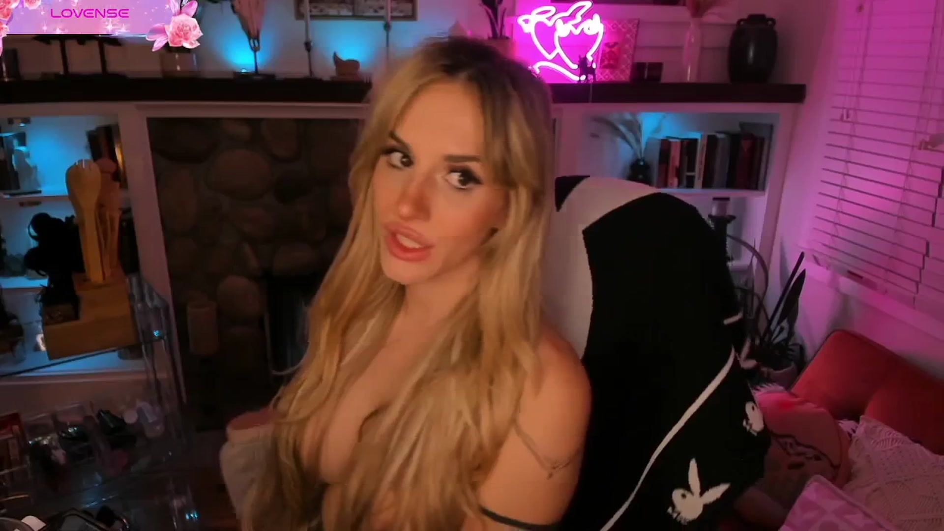 Gallery image thumbnail from LillieQ's myfreecams stream on, 08/20/2025, 06:01 image 12 of 20