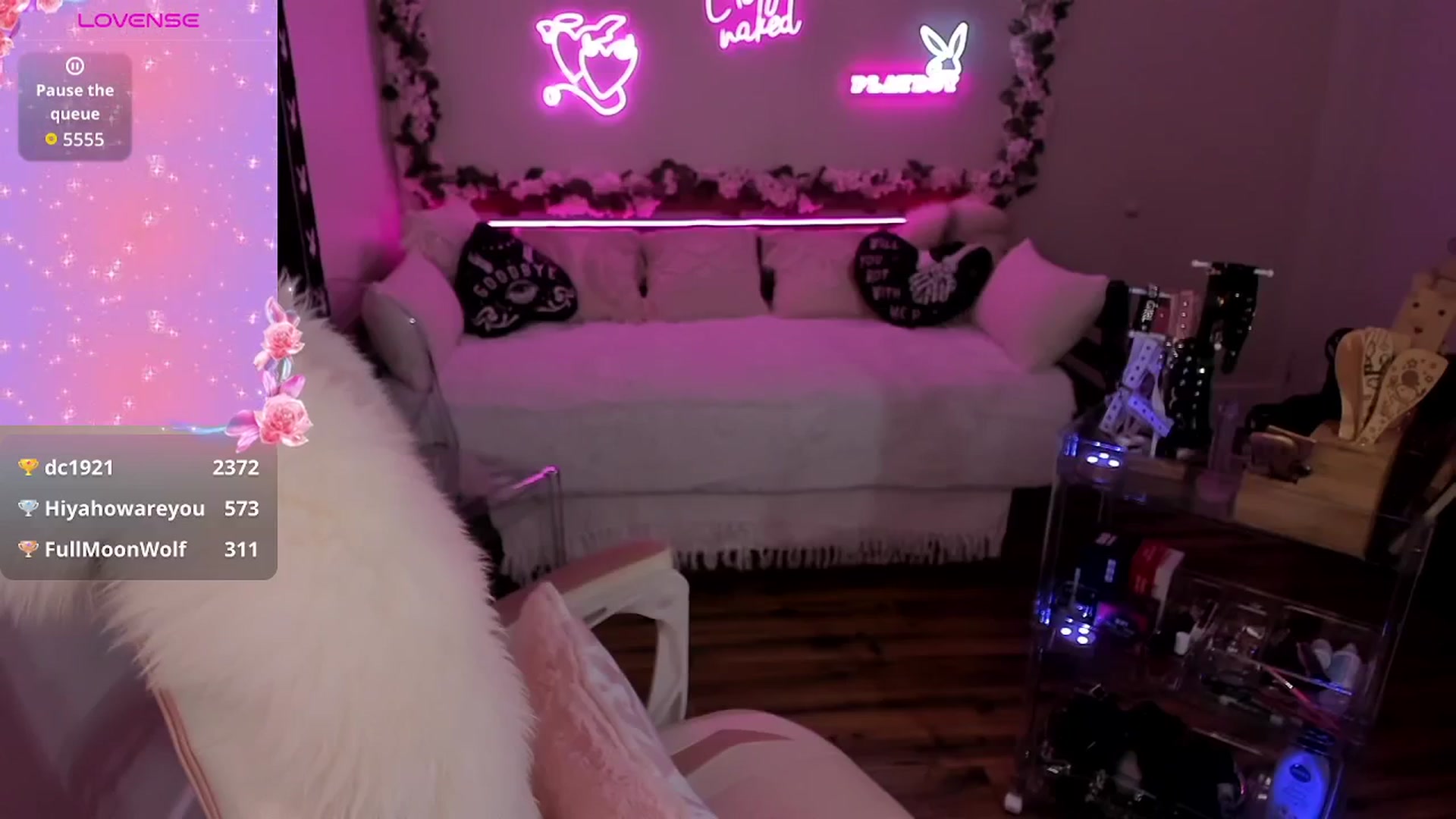 Gallery image thumbnail from LillieQ's myfreecams stream on, 08/21/2025, 09:40 image 15 of 20