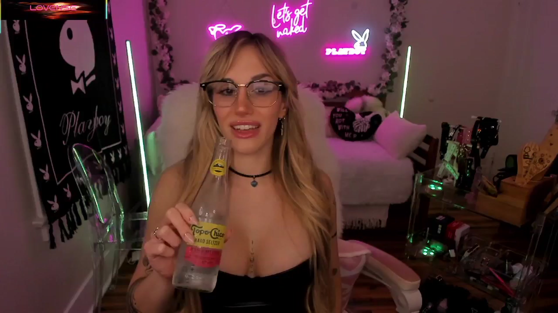 Gallery image thumbnail from LillieQ's myfreecams stream on, 08/22/2025, 05:40 image 9 of 20