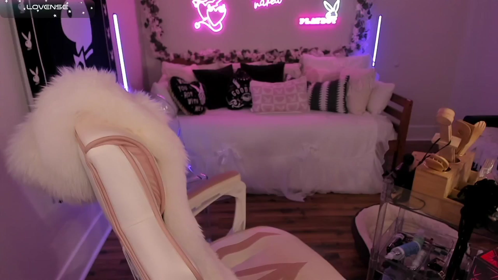 Gallery image thumbnail from LillieQ's myfreecams stream on, 08/29/2025, 10:25 image 13 of 20