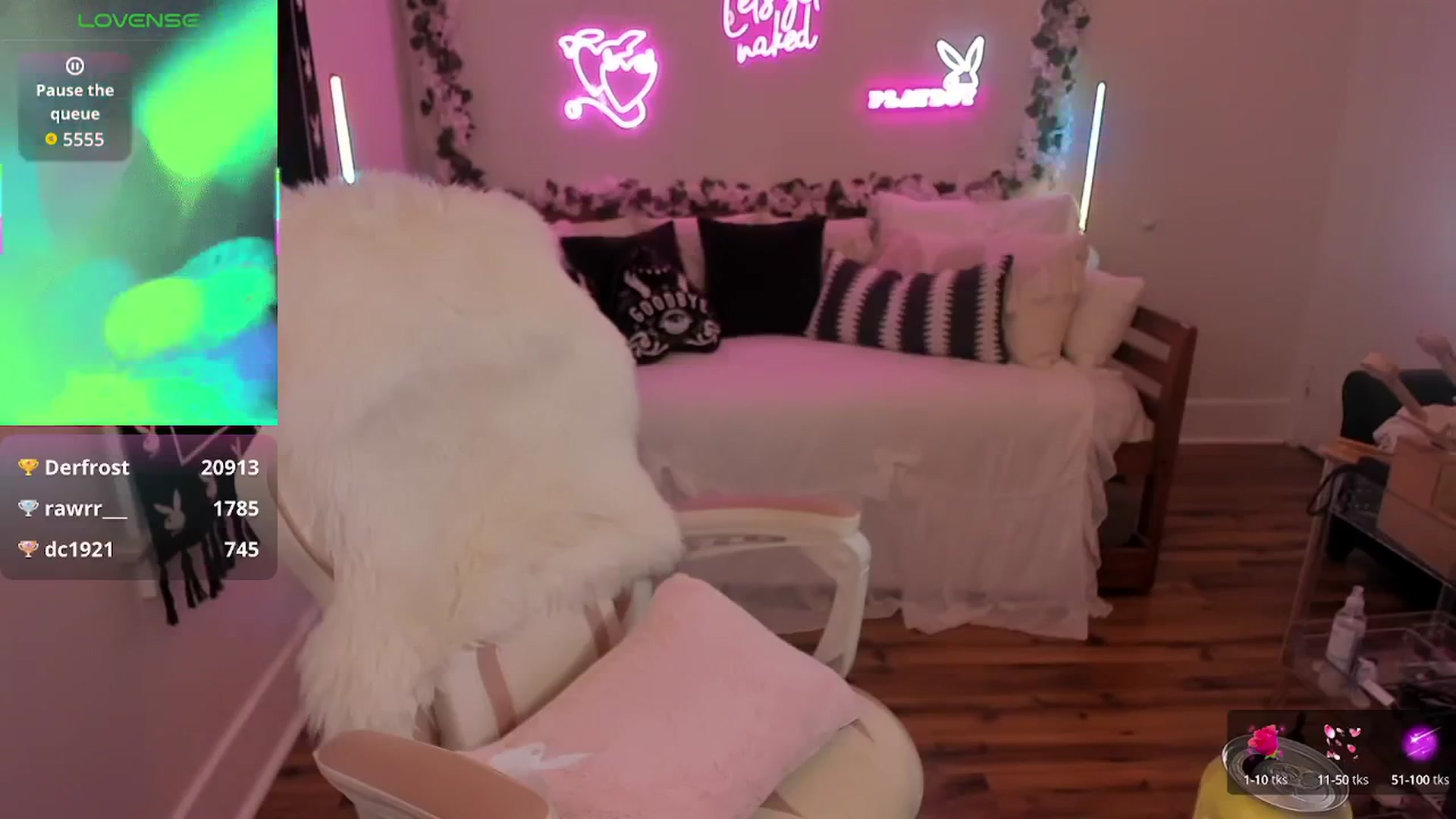 Gallery image thumbnail from LillieQ's myfreecams stream on, 09/01/2025, 09:03 image 5 of 20