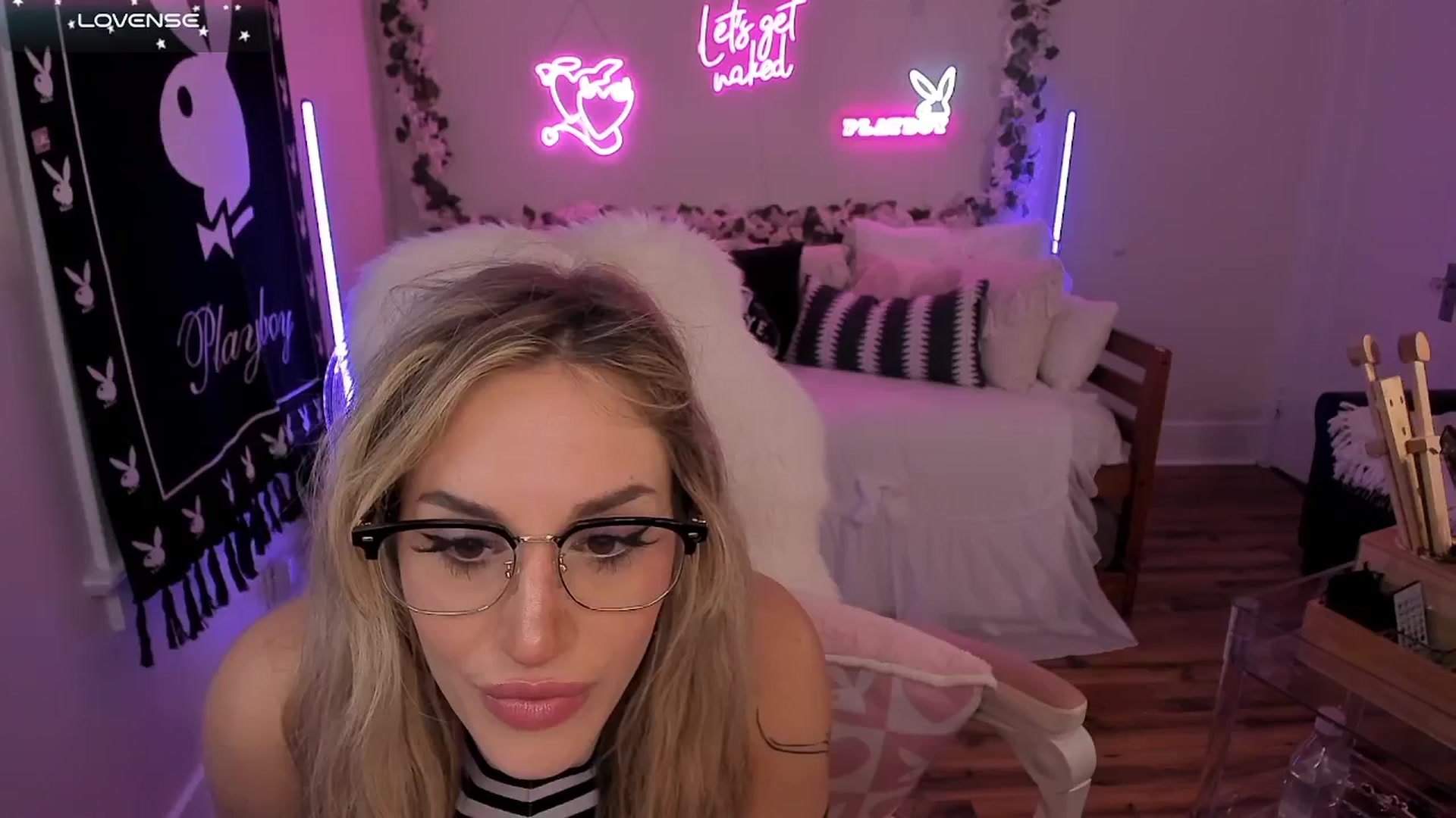 Gallery image thumbnail from LillieQ's myfreecams stream on, 09/03/2025, 08:53 image 4 of 20