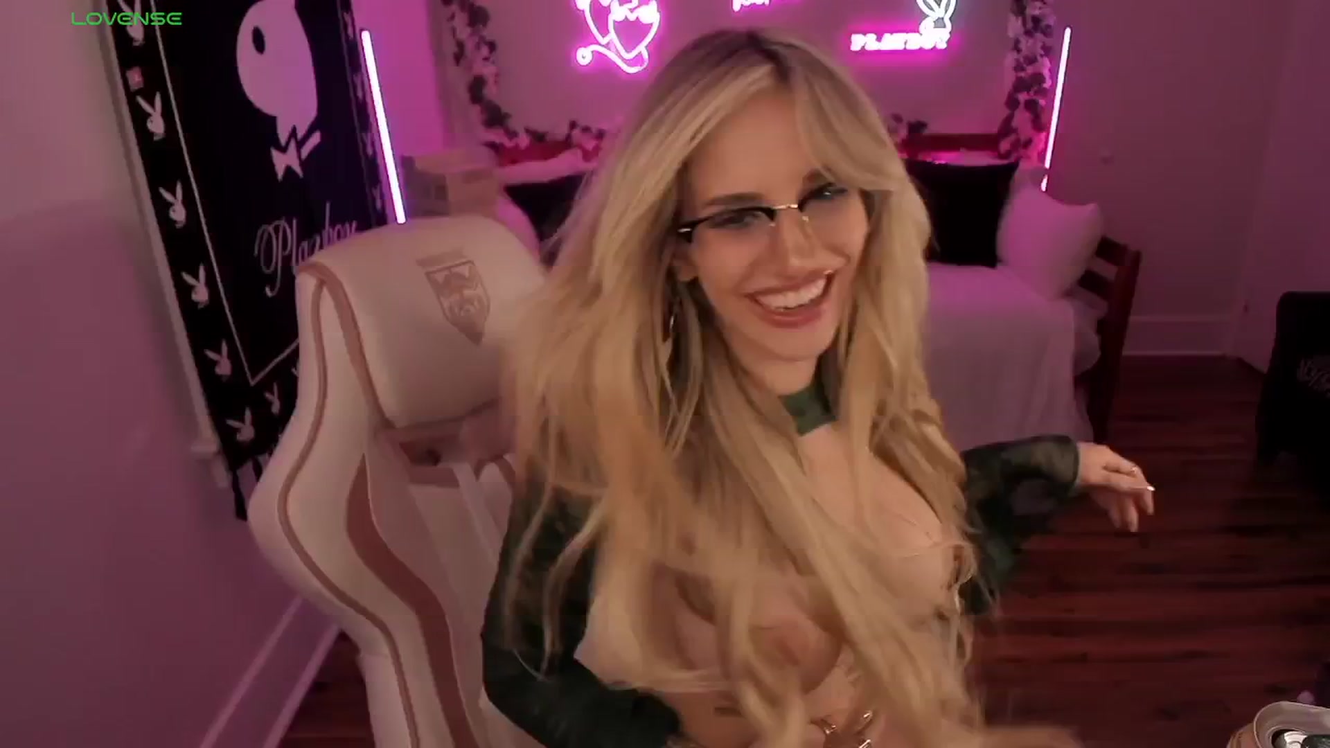 Gallery image thumbnail from LillieQ's myfreecams stream on, 09/18/2025, 12:50 image 7 of 20
