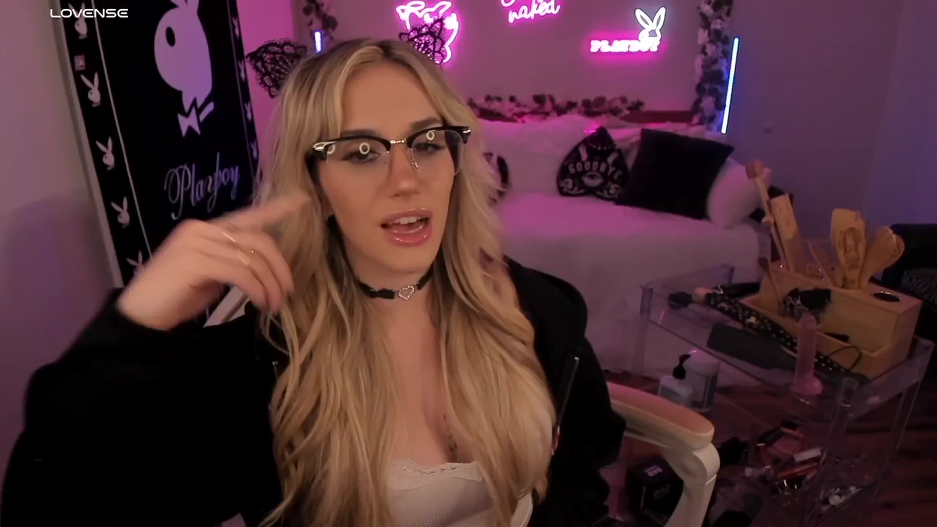 Gallery image thumbnail from LillieQ's myfreecams stream on, 09/22/2025, 15:28 image 3 of 20