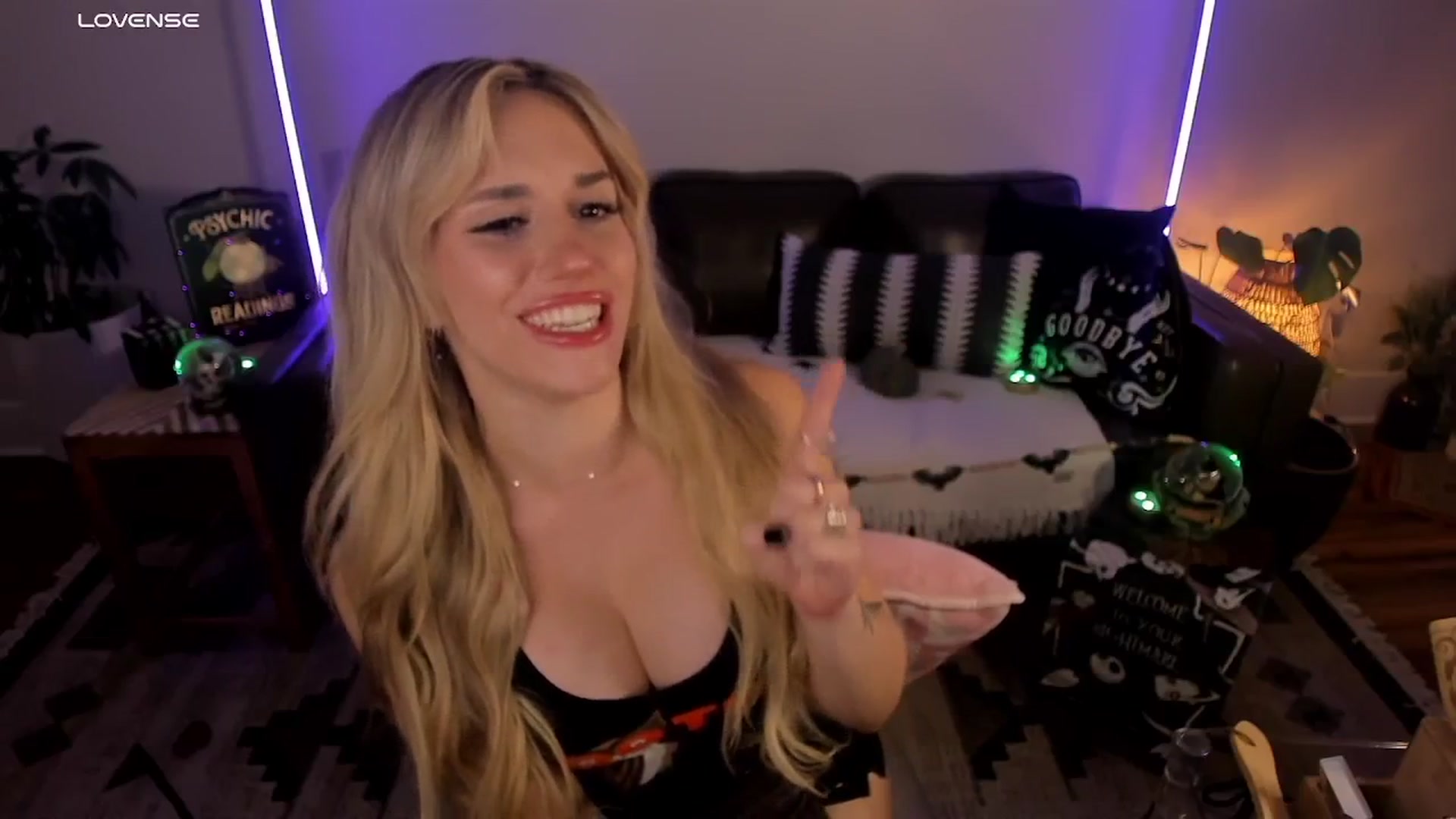 Gallery image thumbnail from LillieQ's myfreecams stream on, 10/06/2025, 07:10 image 20 of 20