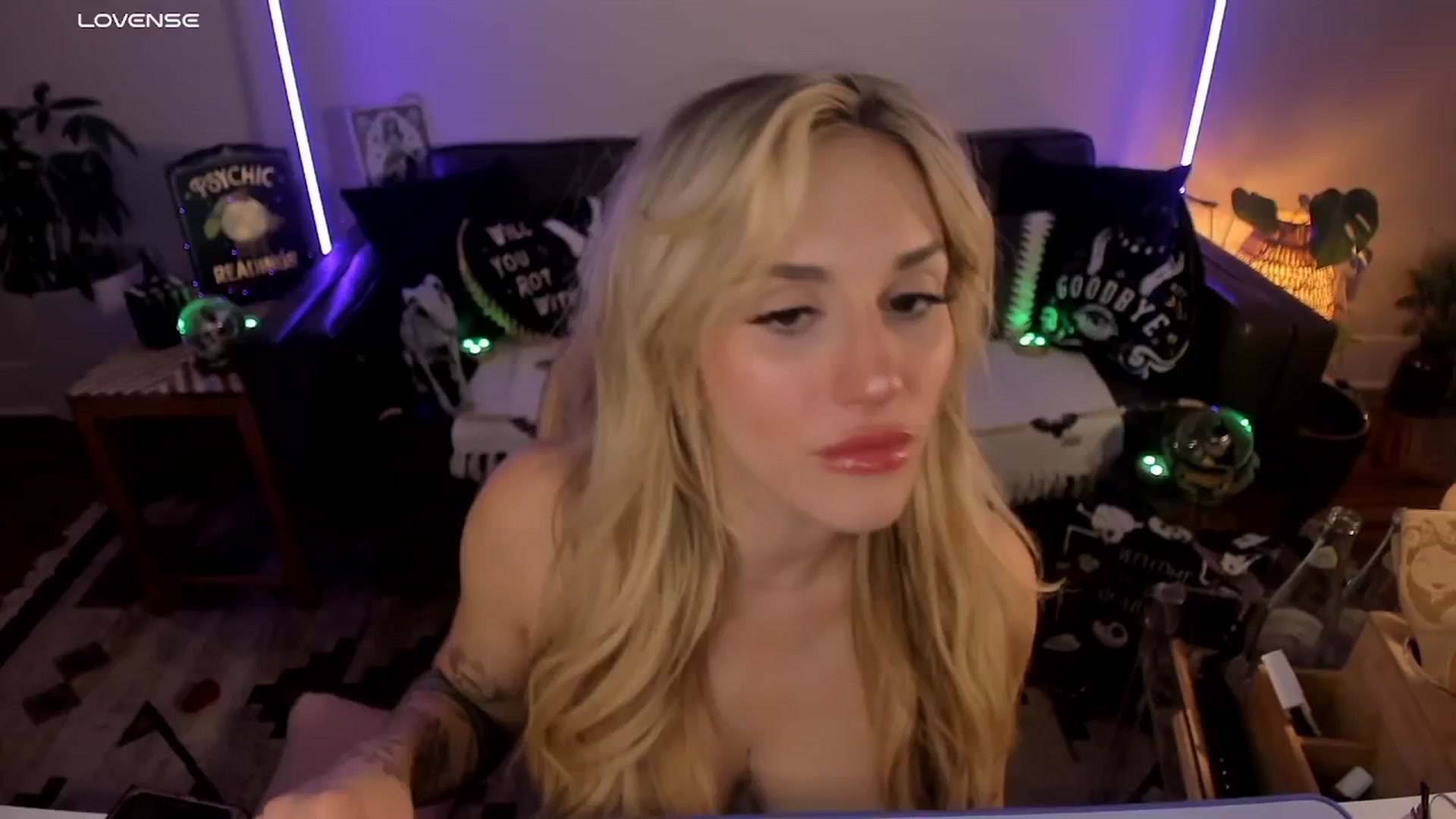 Gallery image thumbnail from LillieQ's myfreecams stream on, 10/06/2025, 12:25 image 8 of 20