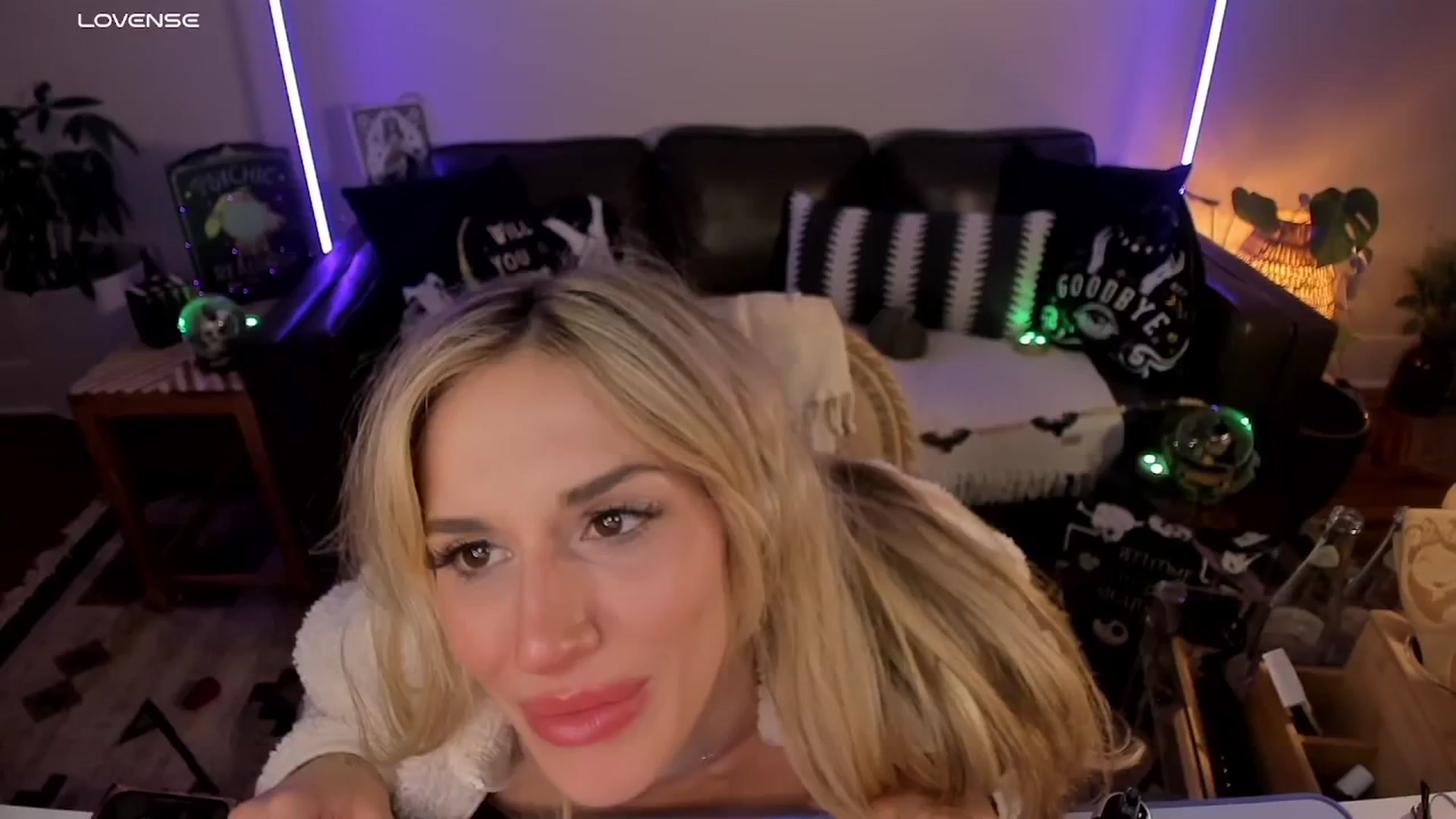 Gallery image thumbnail from LillieQ's myfreecams stream on, 10/06/2025, 12:25 image 18 of 20