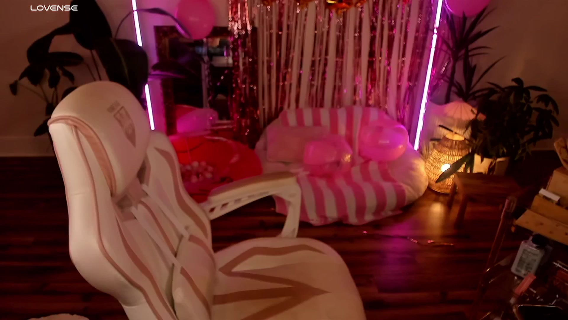 Gallery image thumbnail from LillieQ's myfreecams stream on, 10/09/2025, 08:28 image 16 of 20