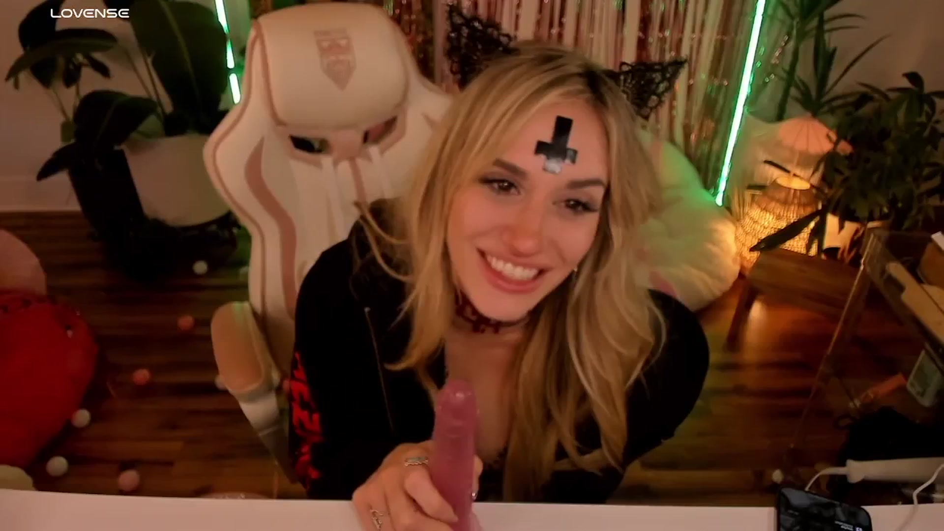 Gallery image thumbnail from LillieQ's myfreecams stream on, 10/10/2025, 14:36 image 11 of 20