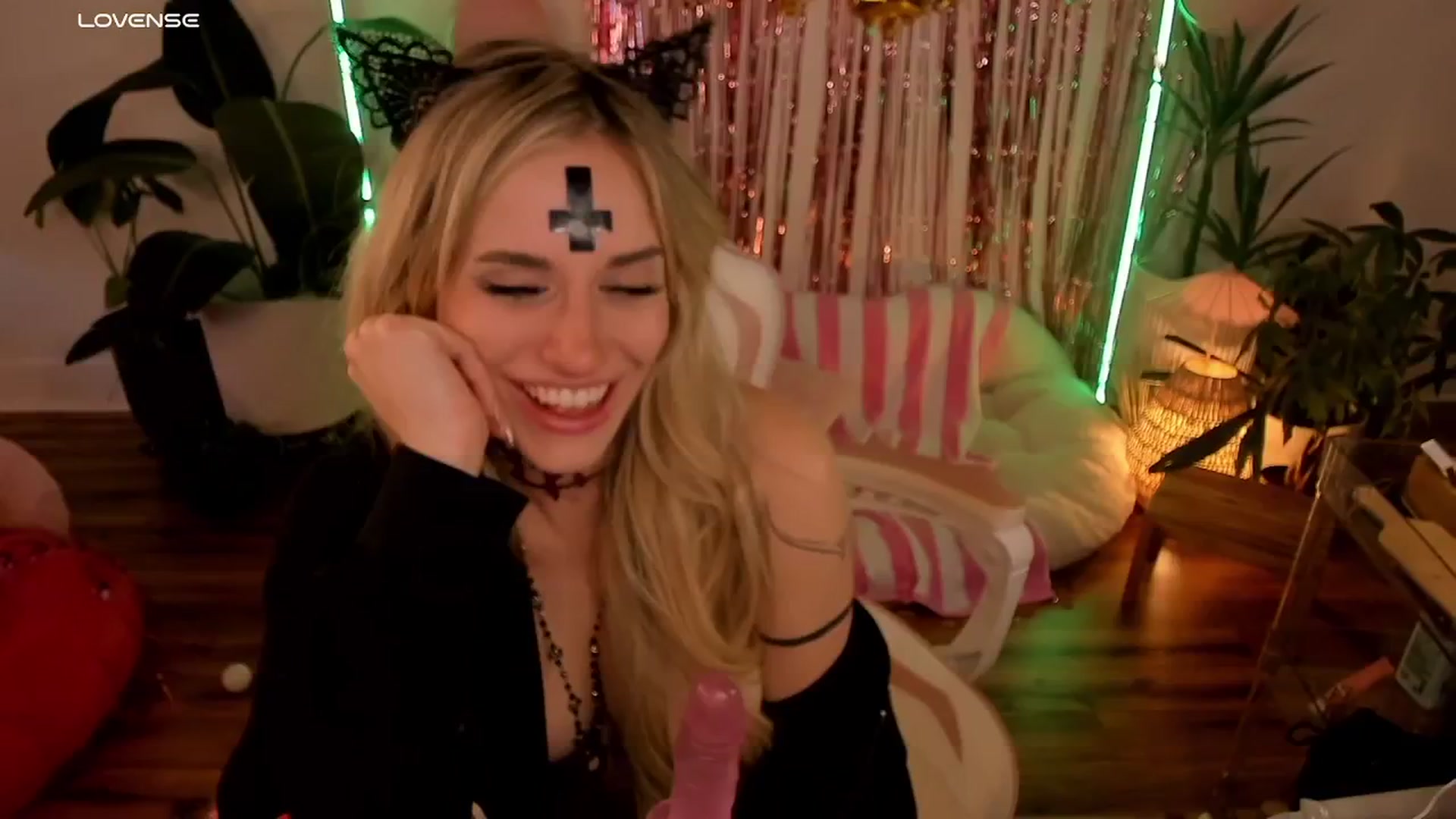Gallery image thumbnail from LillieQ's myfreecams stream on, 10/10/2025, 14:36 image 18 of 20