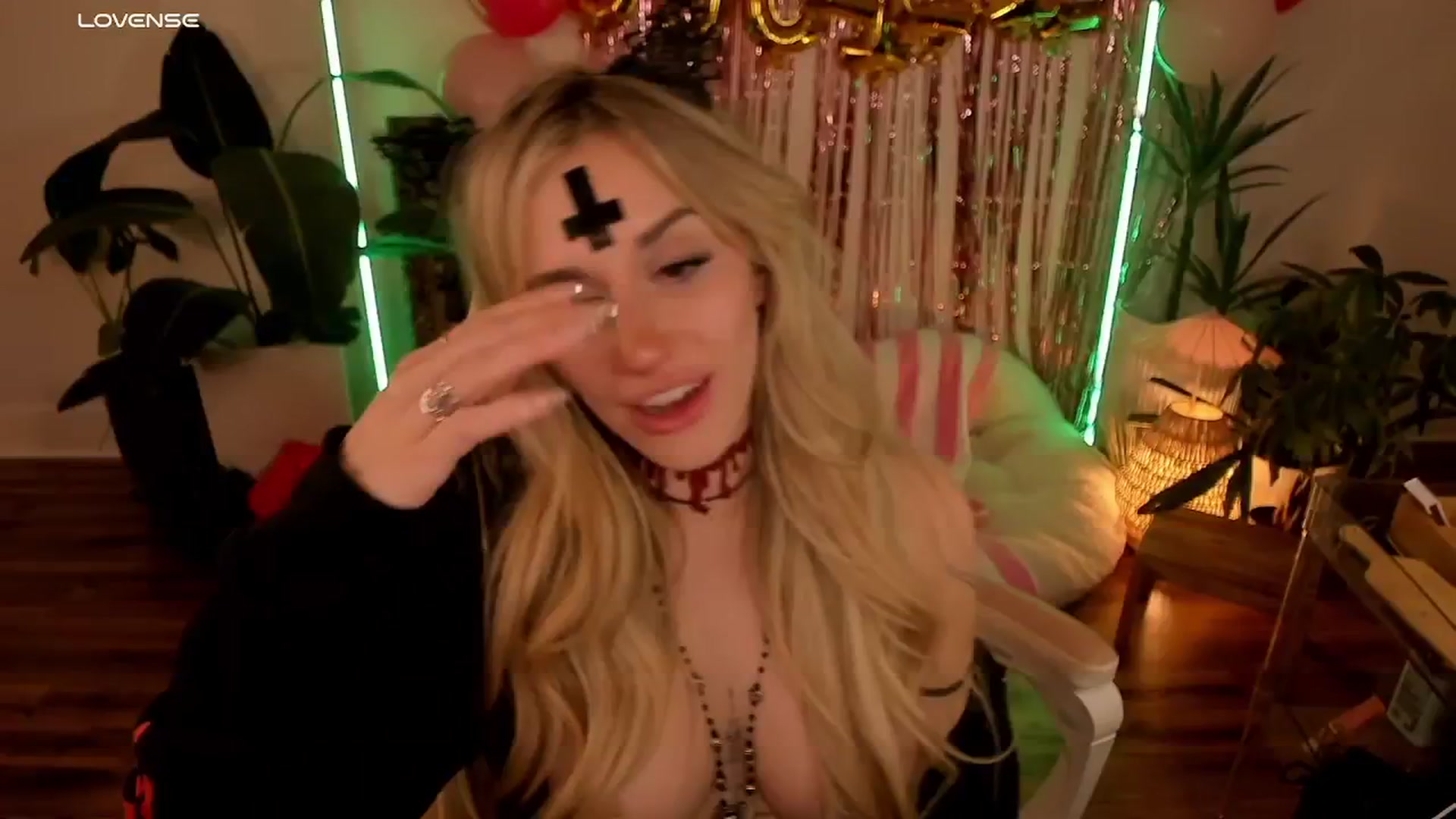 Gallery image thumbnail from LillieQ's myfreecams stream on, 10/10/2025, 14:36 image 4 of 20