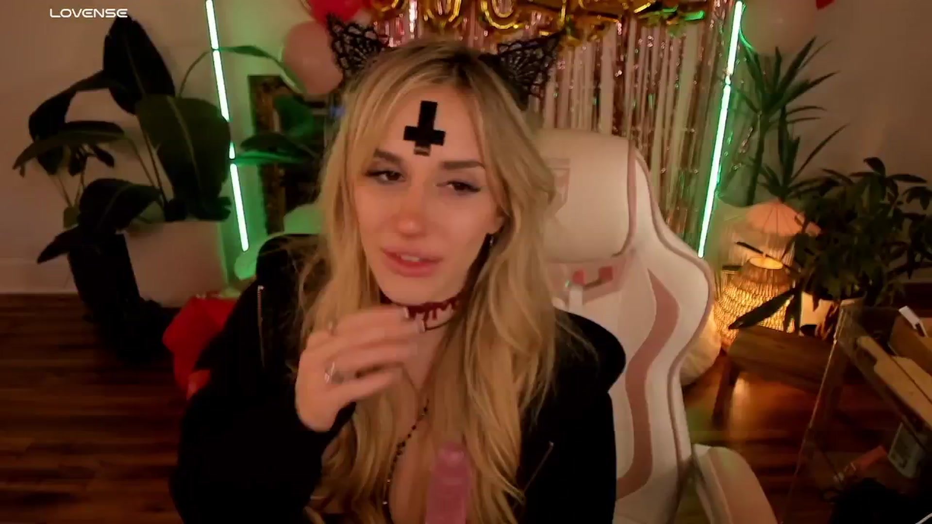 Gallery image thumbnail from LillieQ's myfreecams stream on, 10/10/2025, 14:36 image 10 of 20