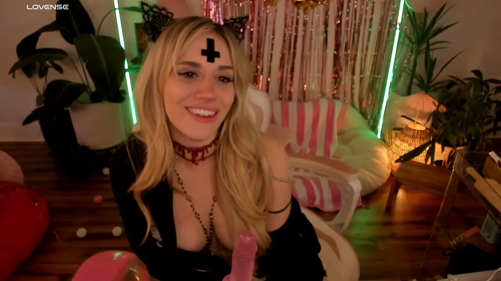 Gallery image thumbnail from LillieQ's myfreecams stream on, 10/10/2025, 14:36 image 17 of 20