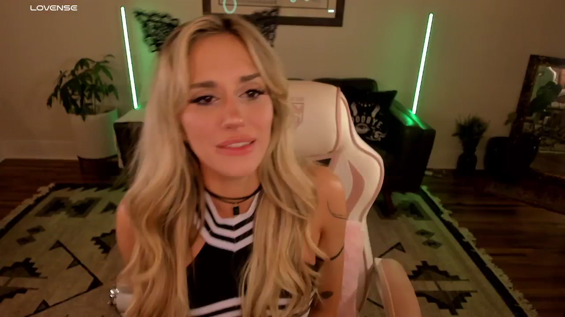 Gallery image thumbnail from LillieQ's myfreecams stream on, 10/12/2025, 09:12 image 12 of 20