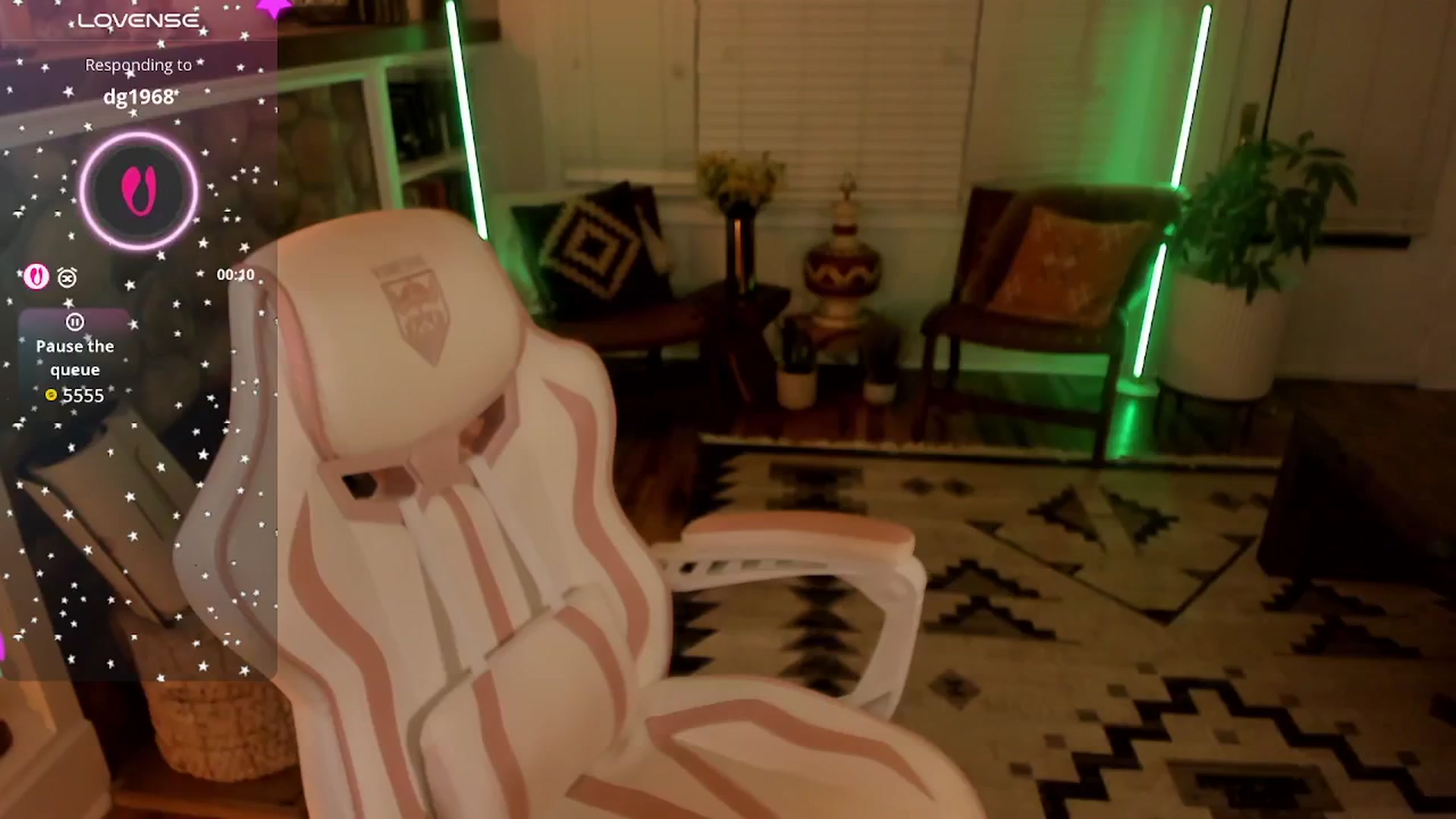 Gallery image thumbnail from LillieQ's myfreecams stream on, 10/19/2025, 08:21 image 8 of 20