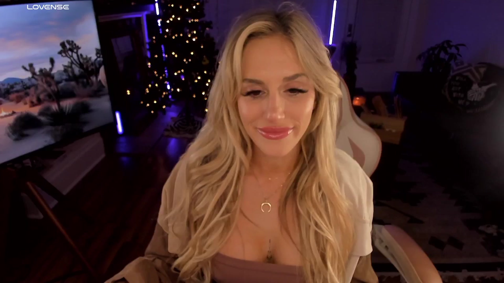 Gallery image thumbnail from LillieQ's myfreecams stream on, 11/05/2025, 04:58 image 1 of 20