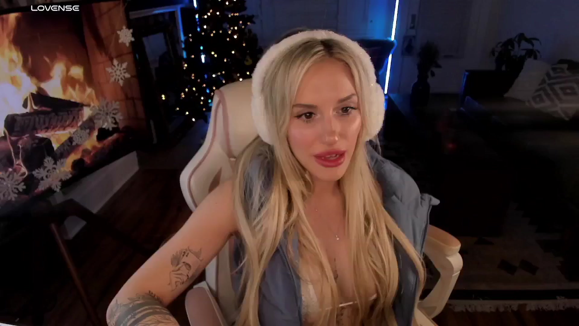 Gallery image thumbnail from LillieQ's myfreecams stream on, 11/21/2025, 09:06 image 5 of 20