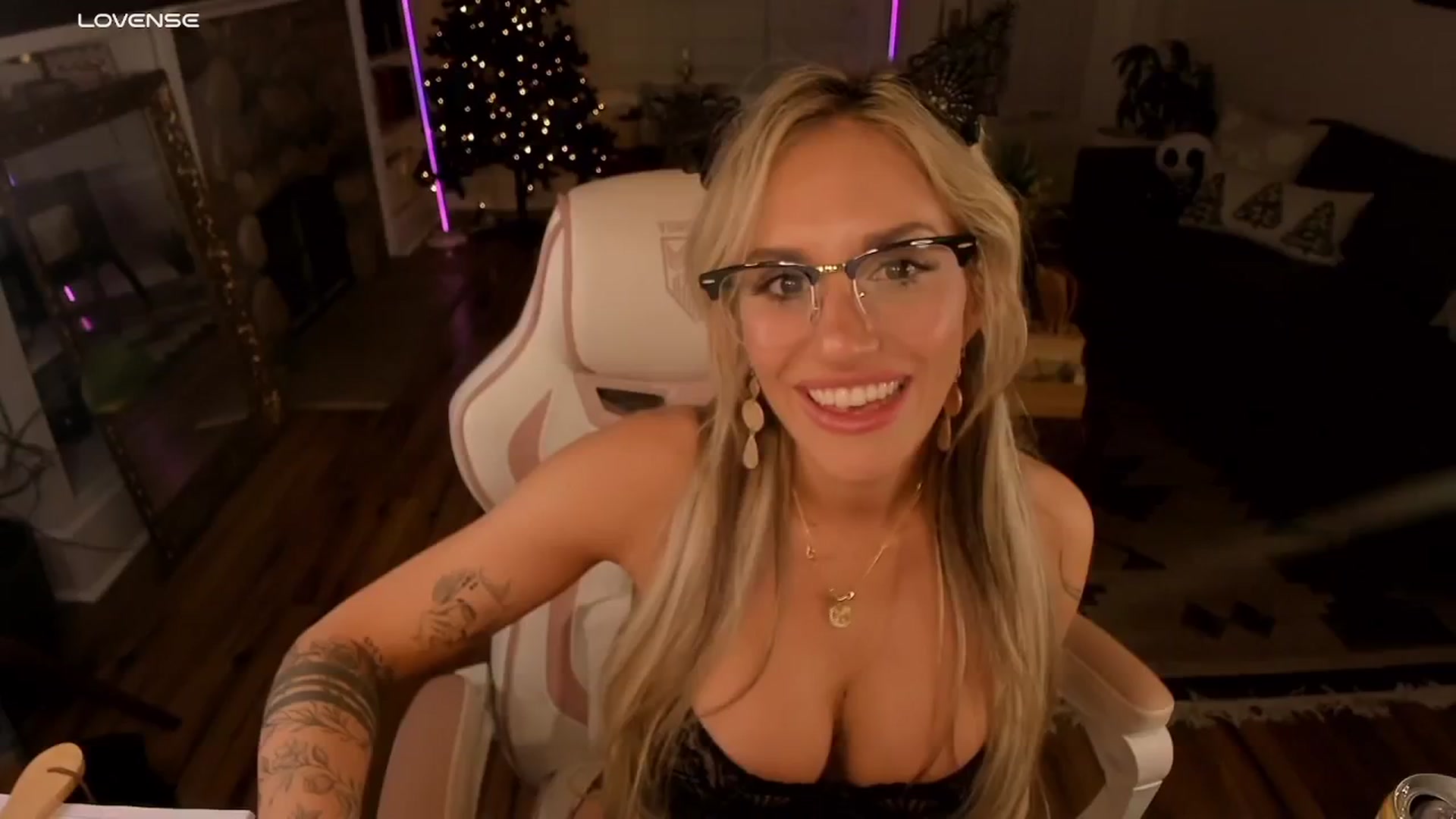 Gallery image thumbnail from LillieQ's myfreecams stream on, 12/05/2025, 09:02 image 9 of 20