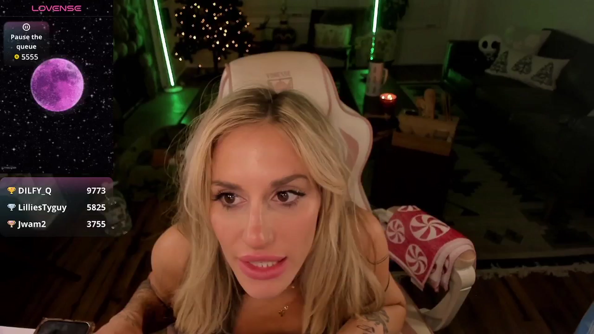 Gallery image thumbnail from LillieQ's myfreecams stream on, 12/06/2025, 11:05 image 10 of 20