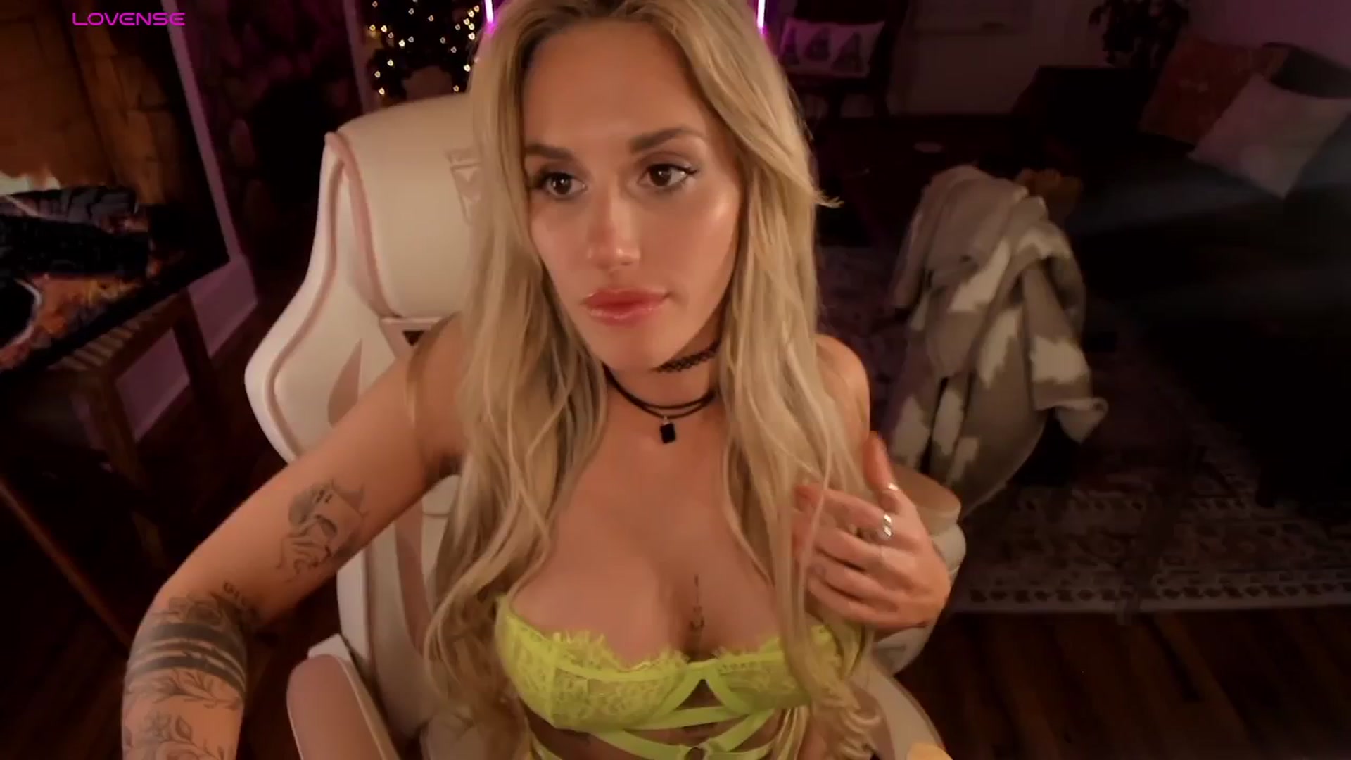 Gallery image thumbnail from LillieQ's myfreecams stream on, 12/21/2025, 10:00 image 8 of 20