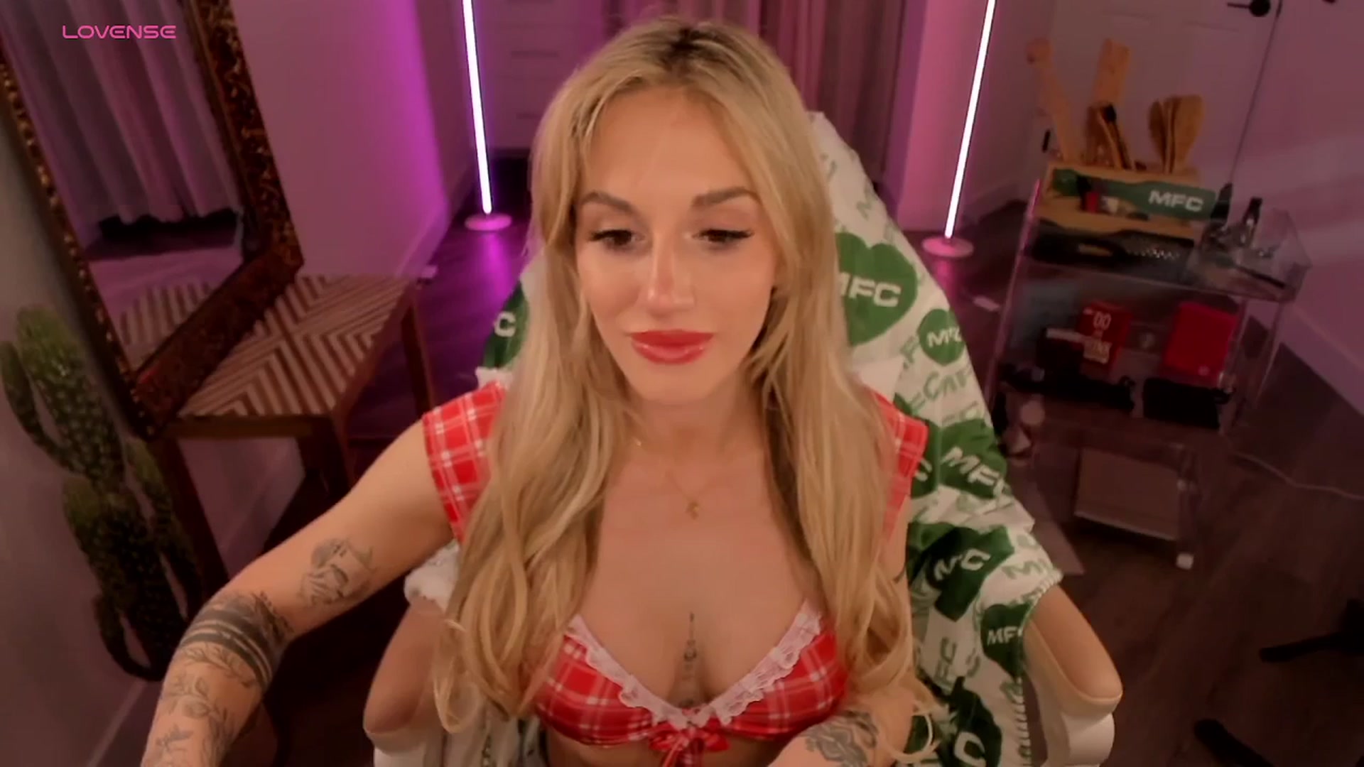 Gallery image thumbnail from LillieQ's myfreecams stream on, 01/27/2026, 07:43 image 5 of 20