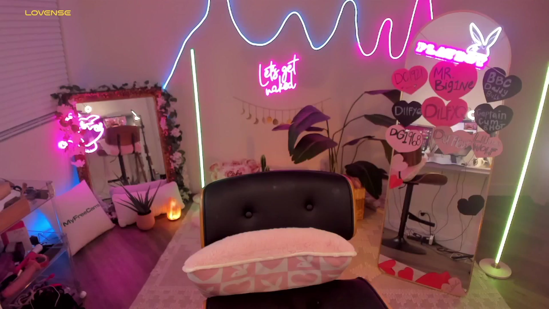 Gallery image thumbnail from LillieQ's myfreecams stream on, 02/24/2026, 10:01 image 7 of 20