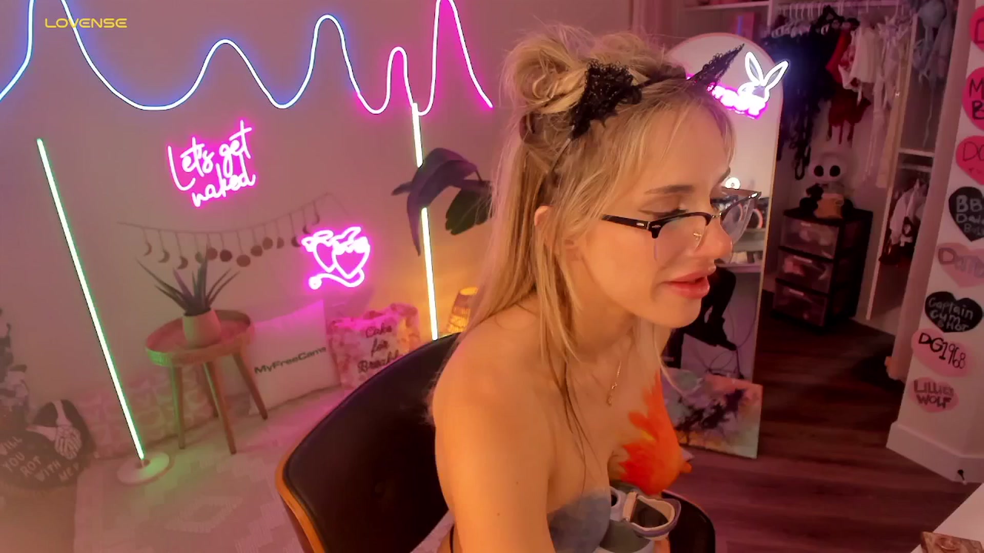 Gallery image thumbnail from LillieQ's myfreecams stream on, 03/02/2026, 10:20 image 1 of 20