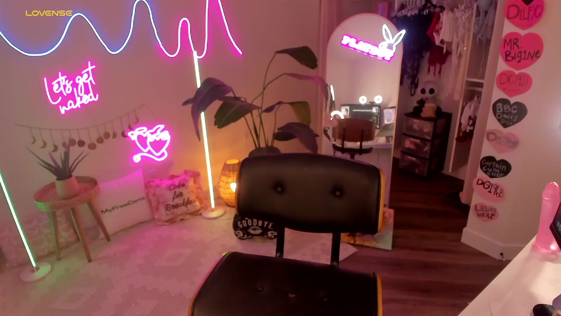 Gallery image thumbnail from LillieQ's myfreecams stream on, 03/02/2026, 10:20 image 6 of 20